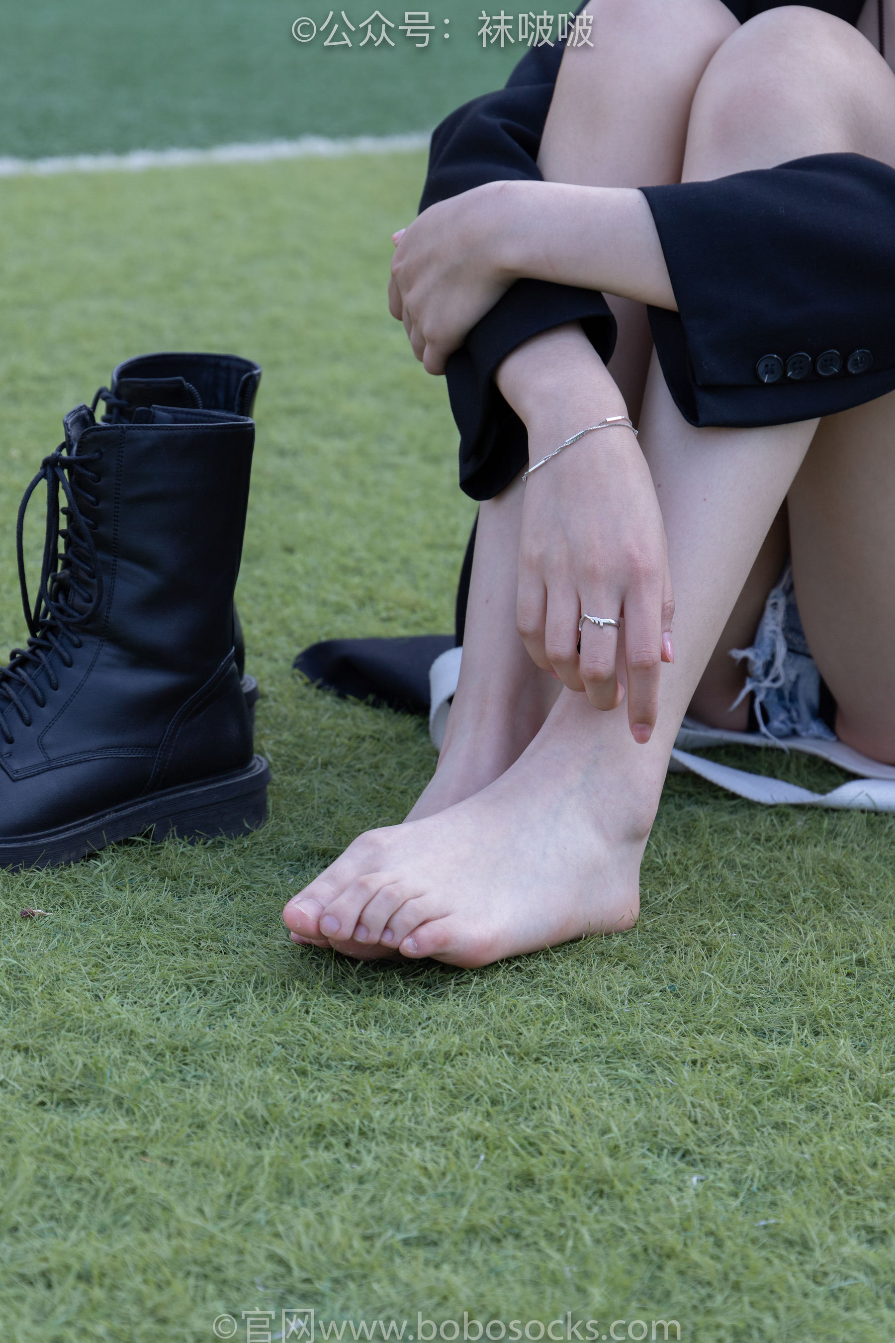 BoBoSocks袜啵啵 No.010 小甜豆-马丁靴、白色短棉袜、裸足