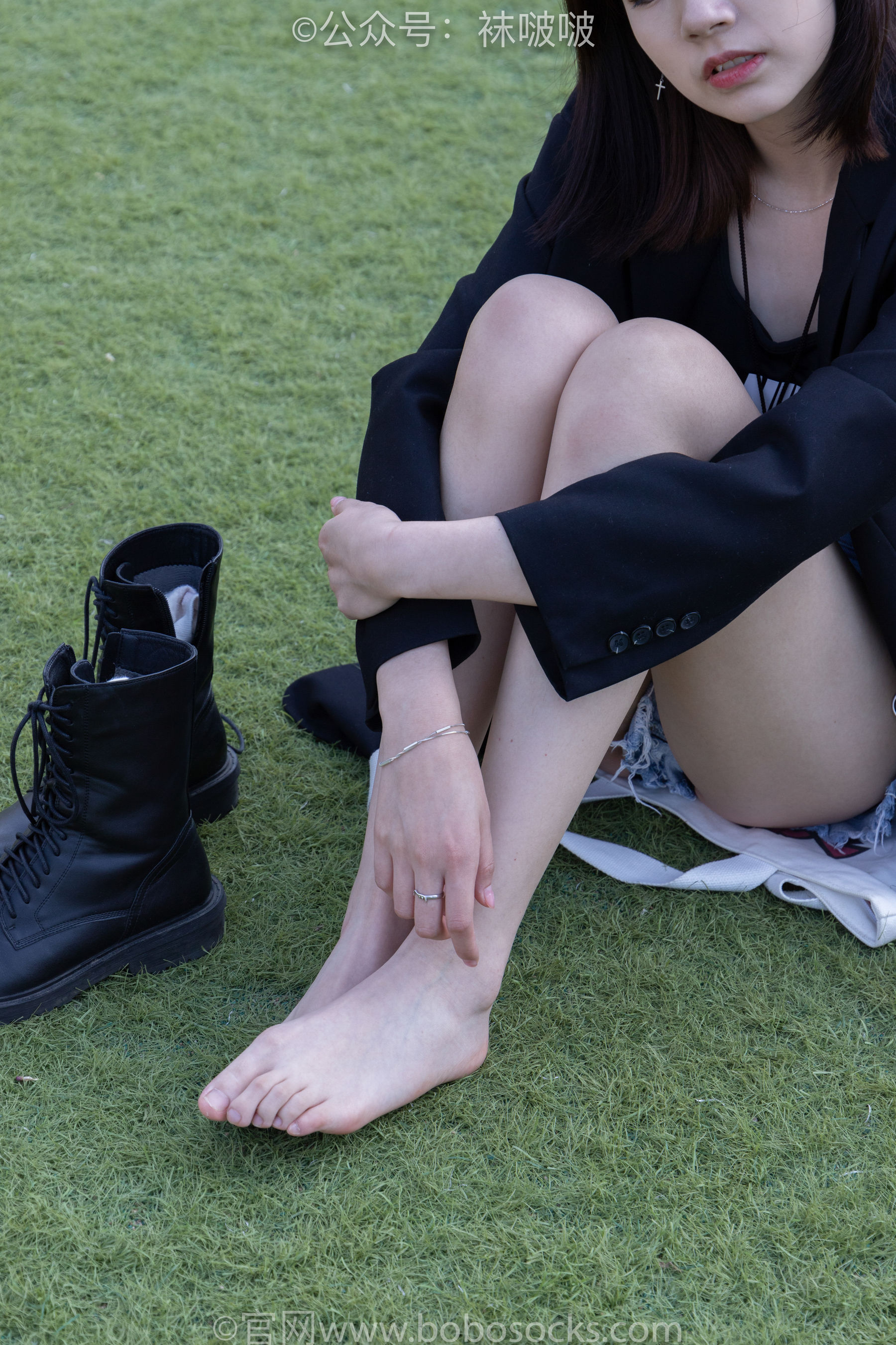 BoBoSocks袜啵啵 No.010 小甜豆-马丁靴、白色短棉袜、裸足