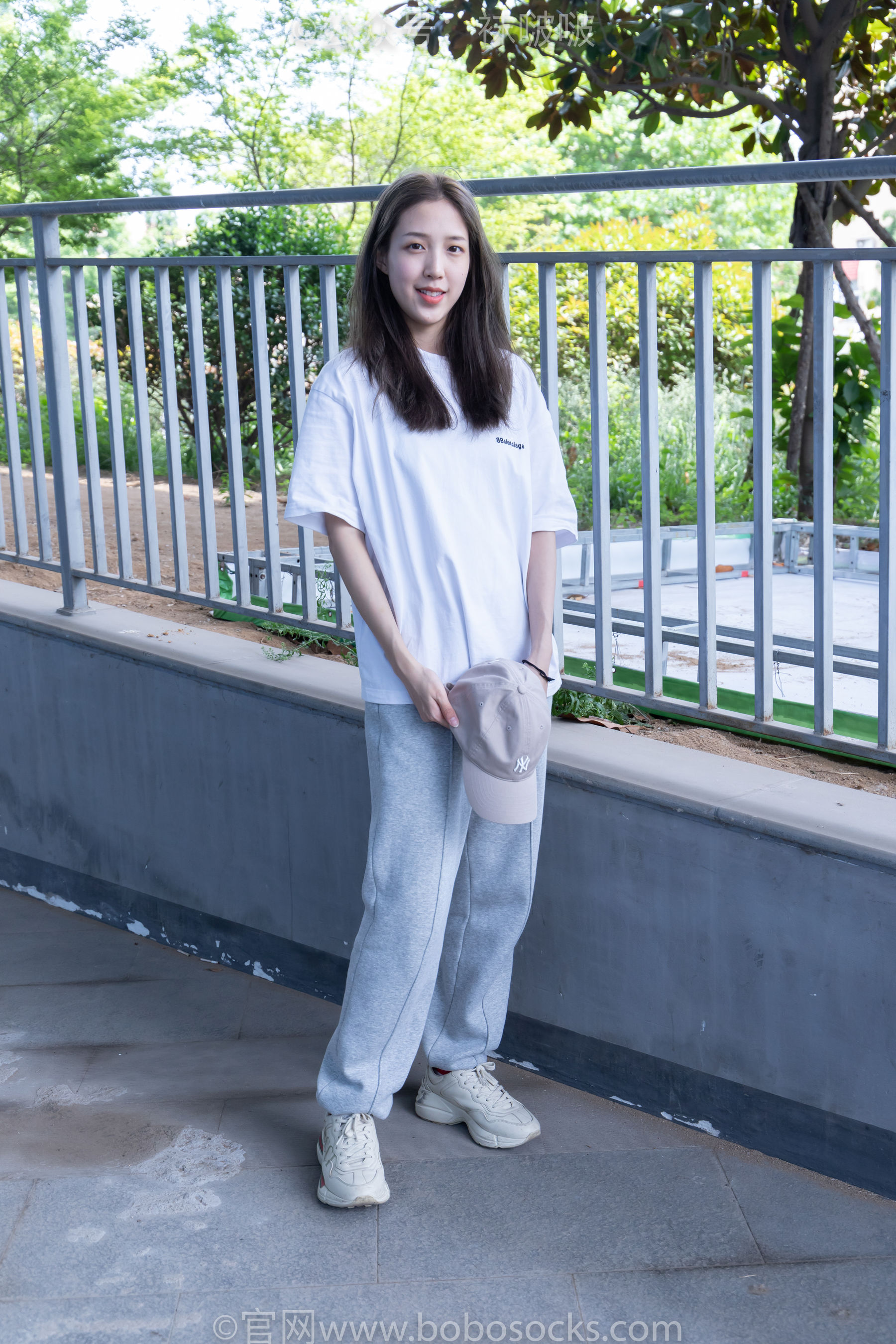 BoBoSocks袜啵啵 No.012 泡芙-运动鞋、白棉袜、裸足
