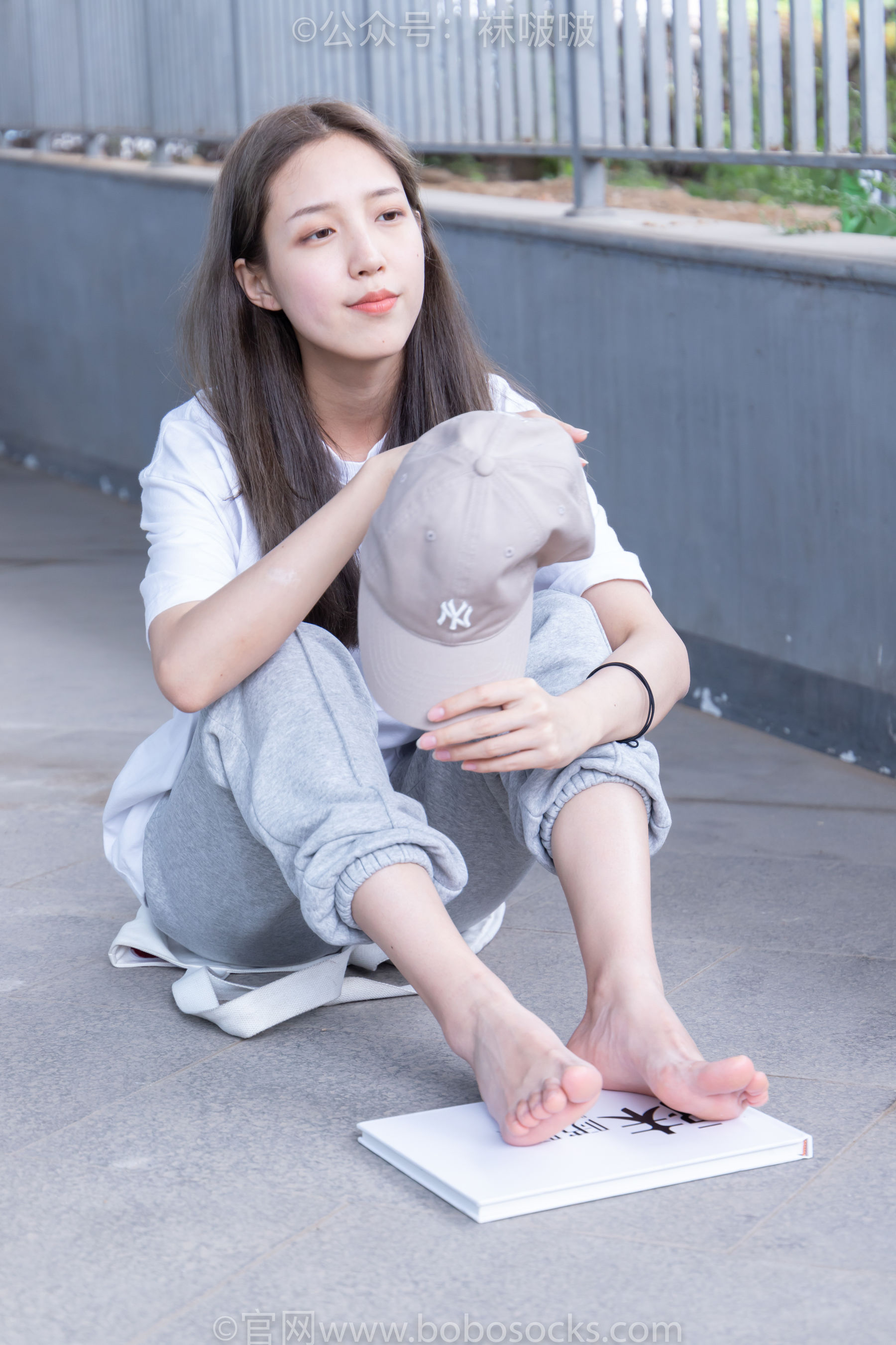 BoBoSocks袜啵啵 No.012 泡芙-运动鞋、白棉袜、裸足