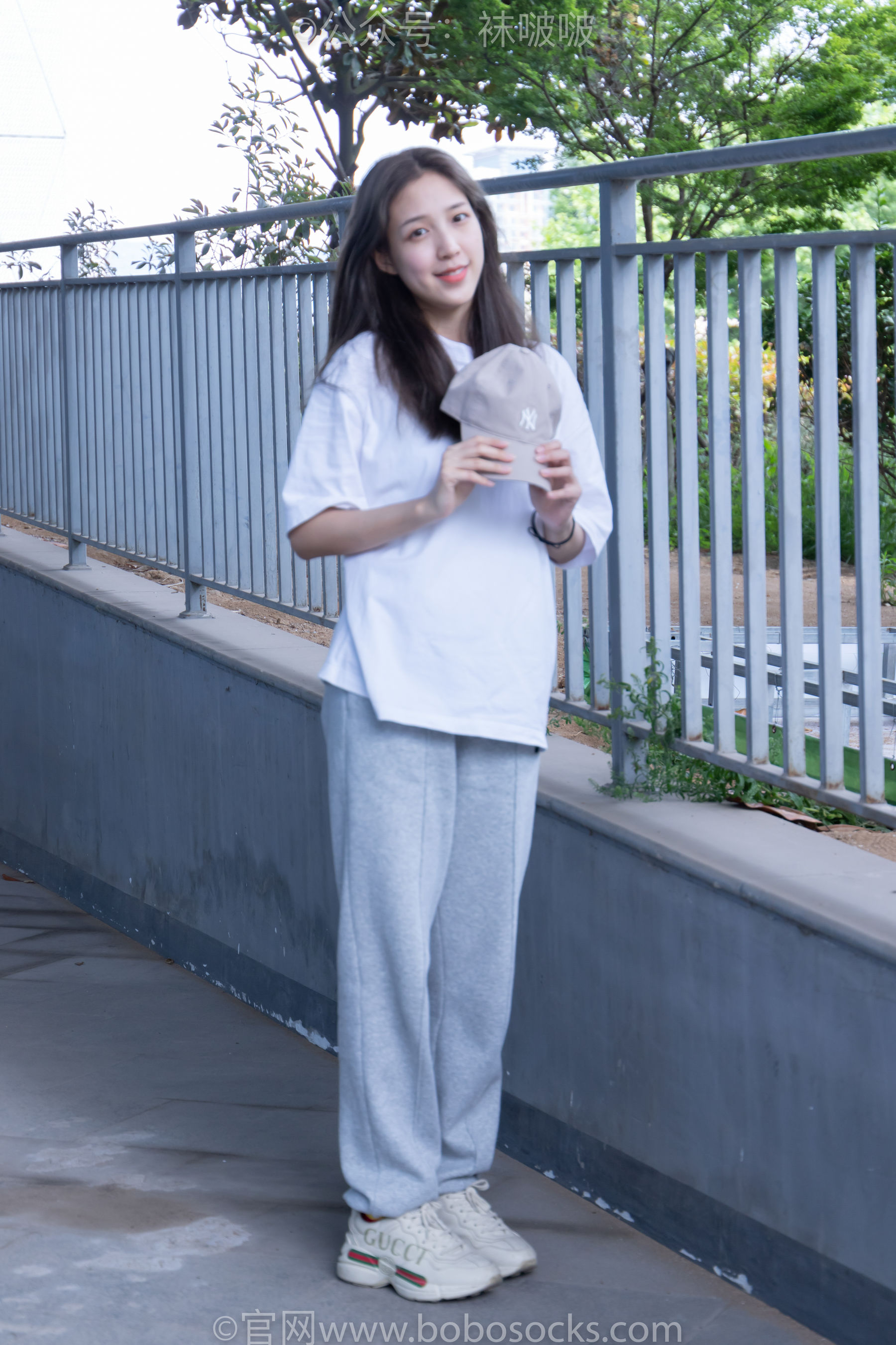 BoBoSocks袜啵啵 No.012 泡芙-运动鞋、白棉袜、裸足
