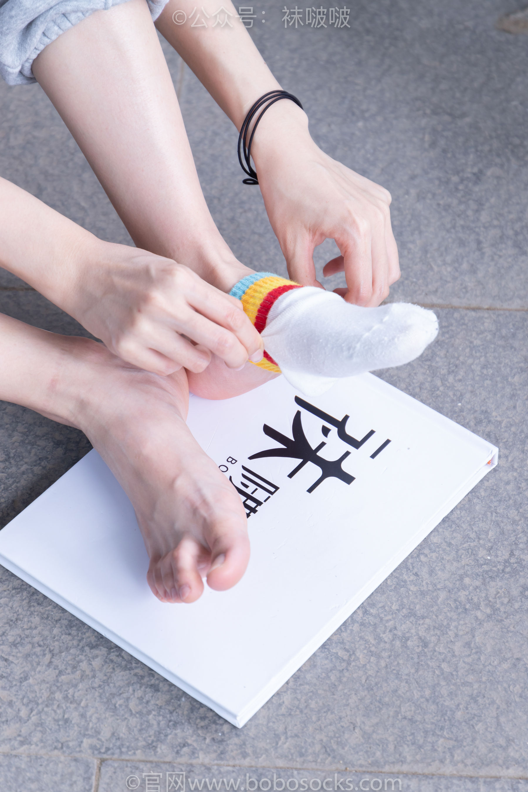 BoBoSocks袜啵啵 No.012 泡芙-运动鞋、白棉袜、裸足