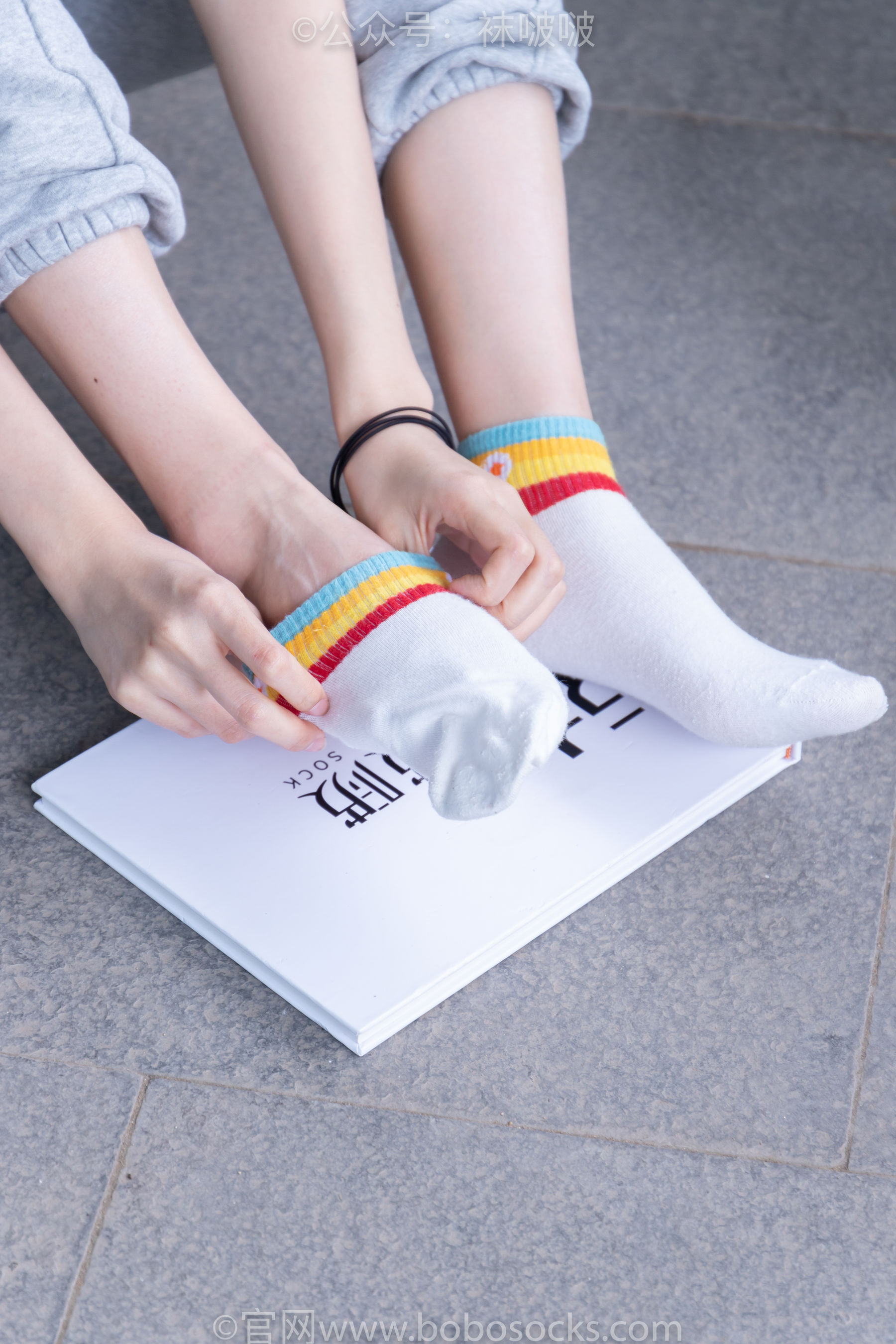 BoBoSocks袜啵啵 No.012 泡芙-运动鞋、白棉袜、裸足