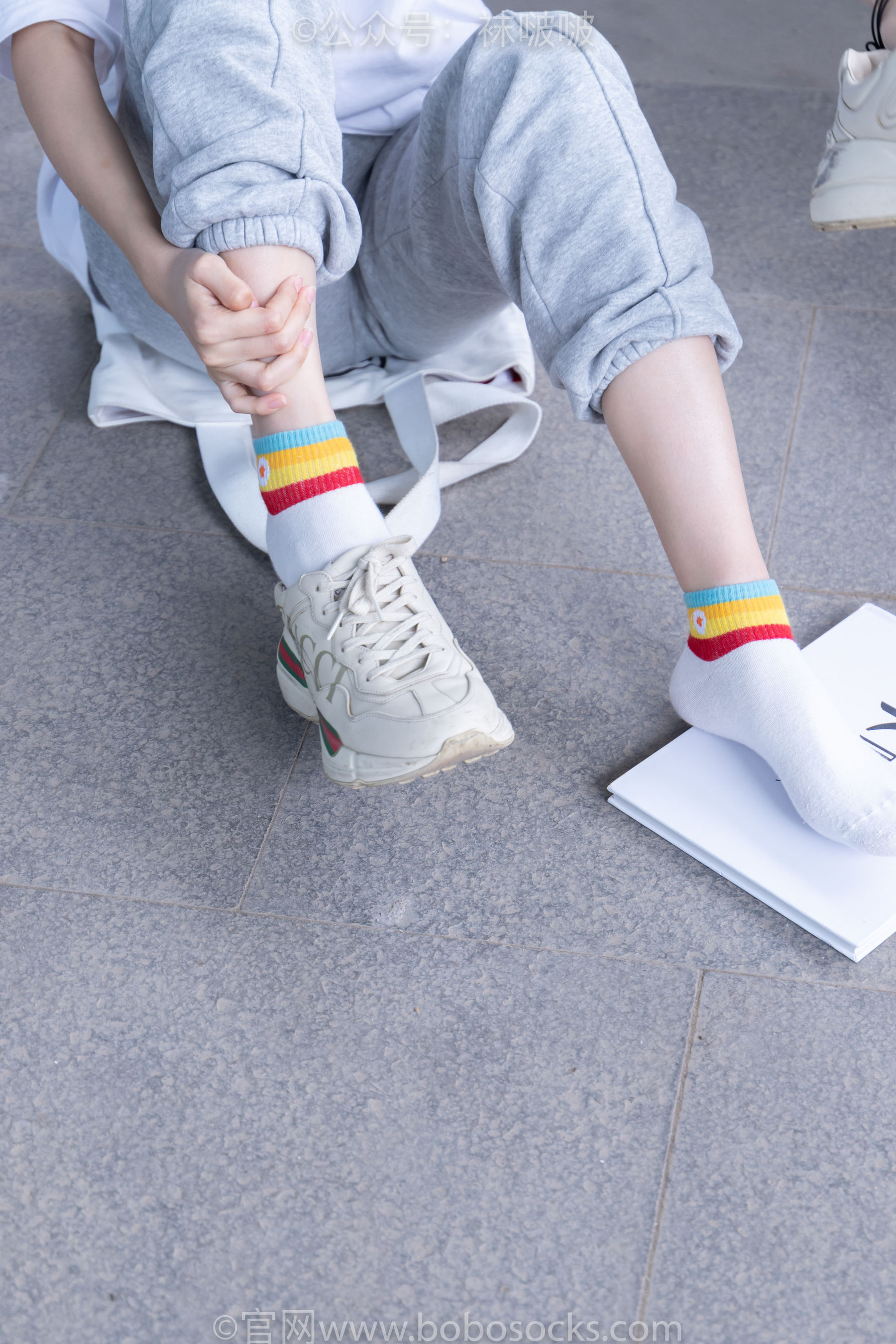 BoBoSocks袜啵啵 No.012 泡芙-运动鞋、白棉袜、裸足