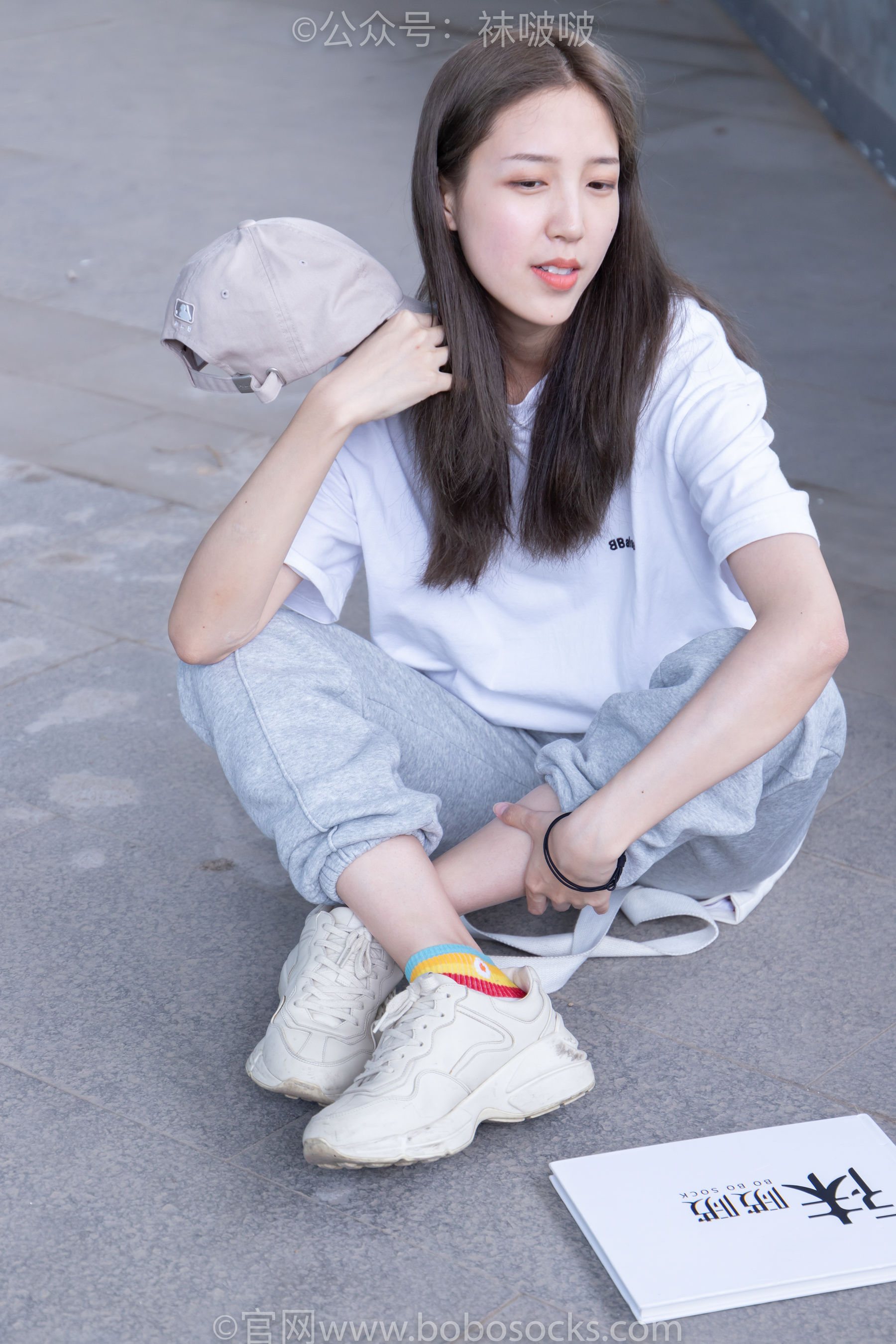 BoBoSocks袜啵啵 No.012 泡芙-运动鞋、白棉袜、裸足