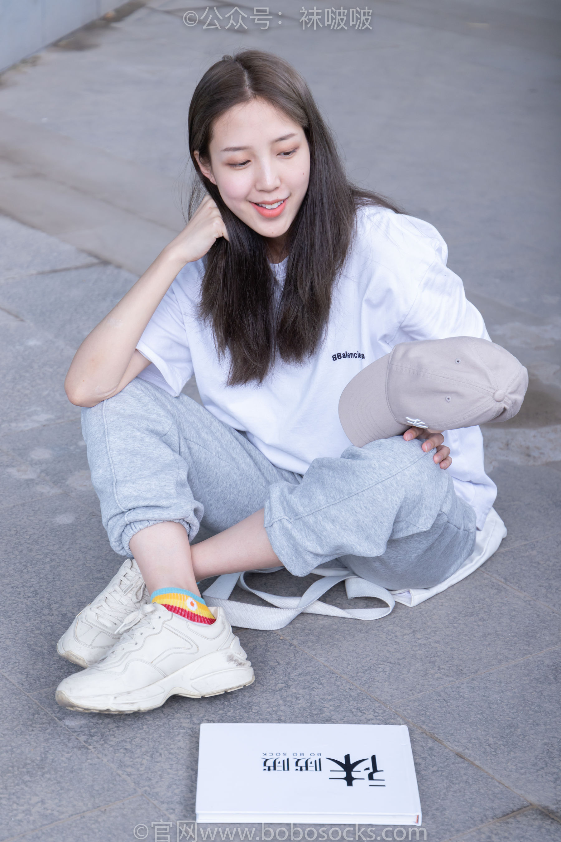 BoBoSocks袜啵啵 No.012 泡芙-运动鞋、白棉袜、裸足