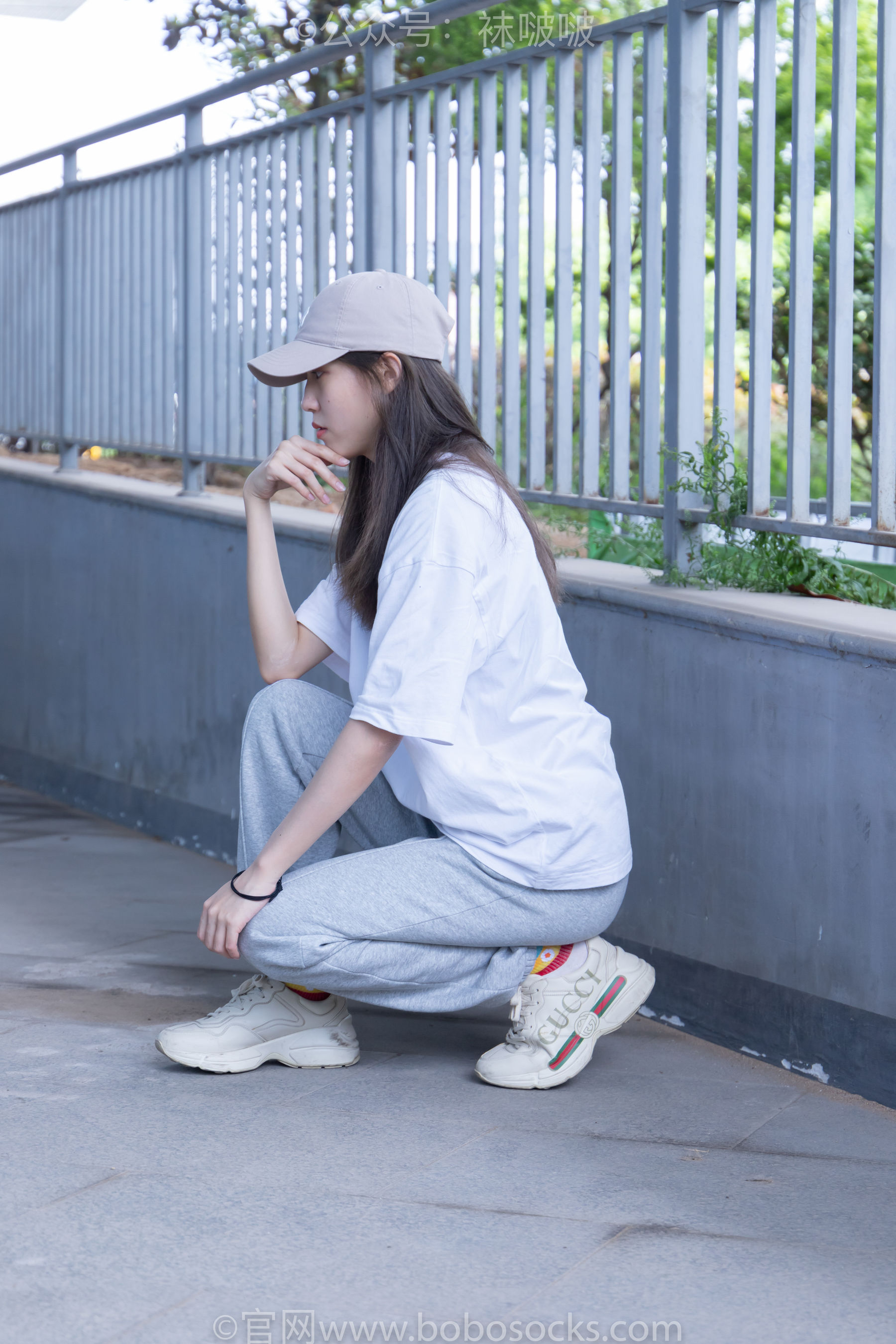BoBoSocks袜啵啵 No.012 泡芙-运动鞋、白棉袜、裸足