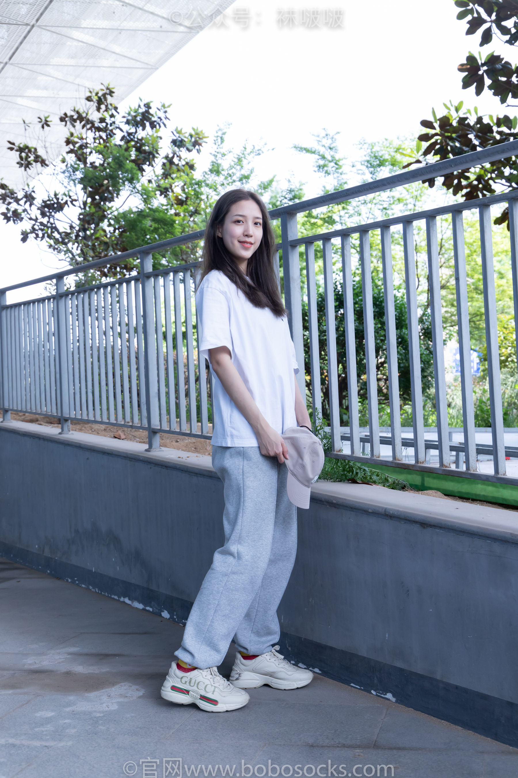 BoBoSocks袜啵啵 No.012 泡芙-运动鞋、白棉袜、裸足