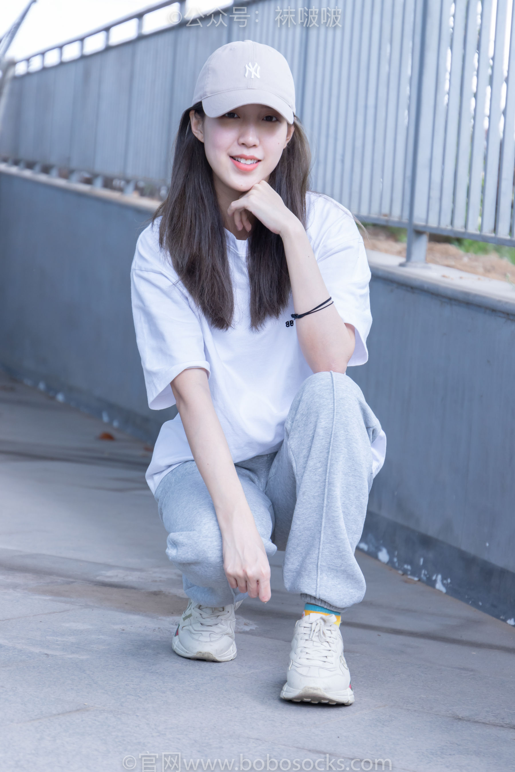 BoBoSocks袜啵啵 No.012 泡芙-运动鞋、白棉袜、裸足