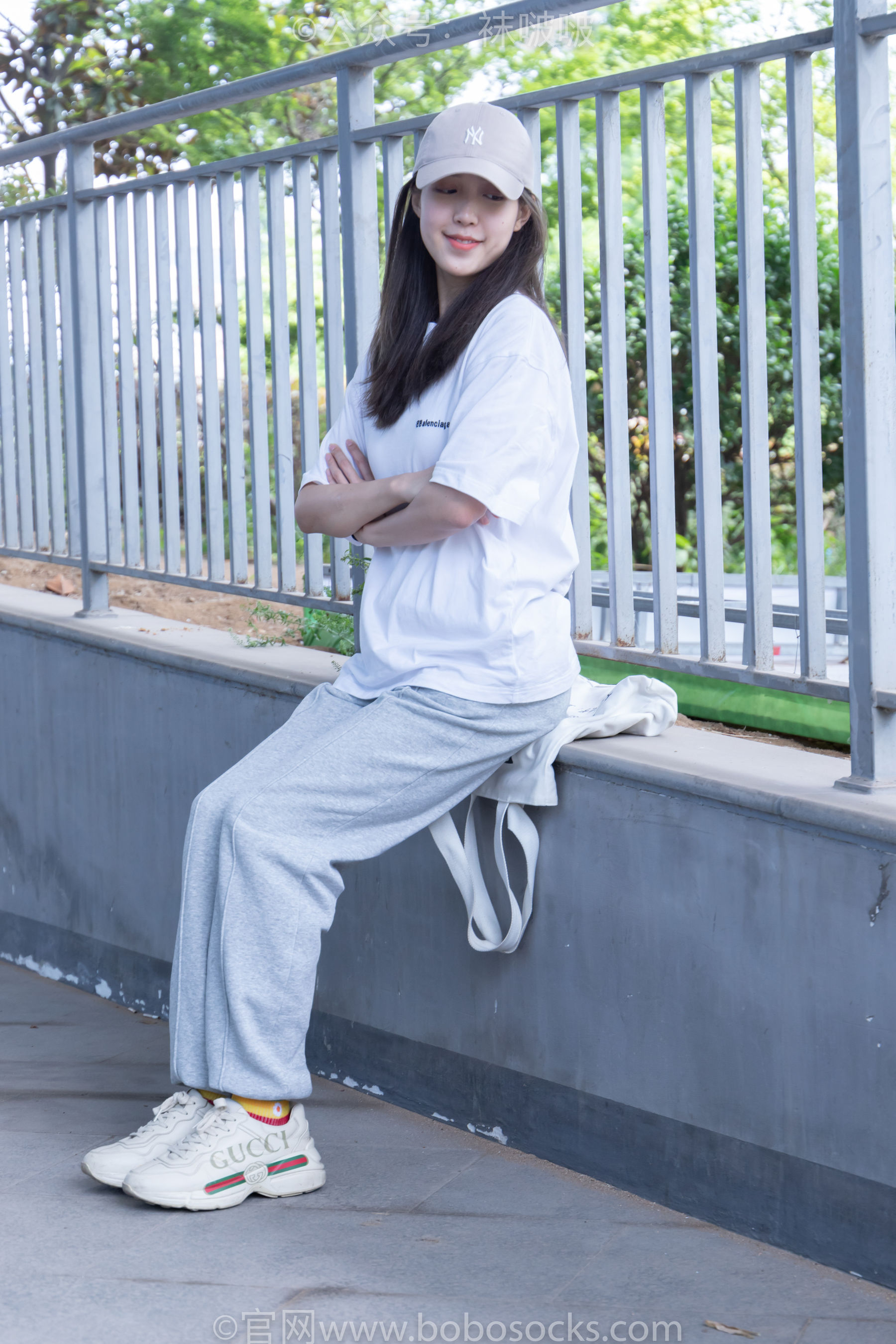 BoBoSocks袜啵啵 No.012 泡芙-运动鞋、白棉袜、裸足
