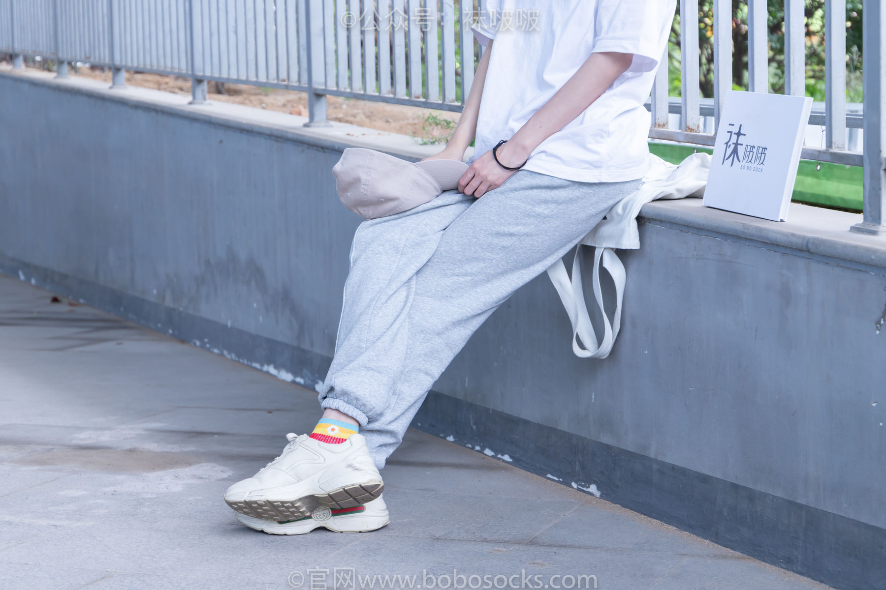 BoBoSocks袜啵啵 No.012 泡芙-运动鞋、白棉袜、裸足