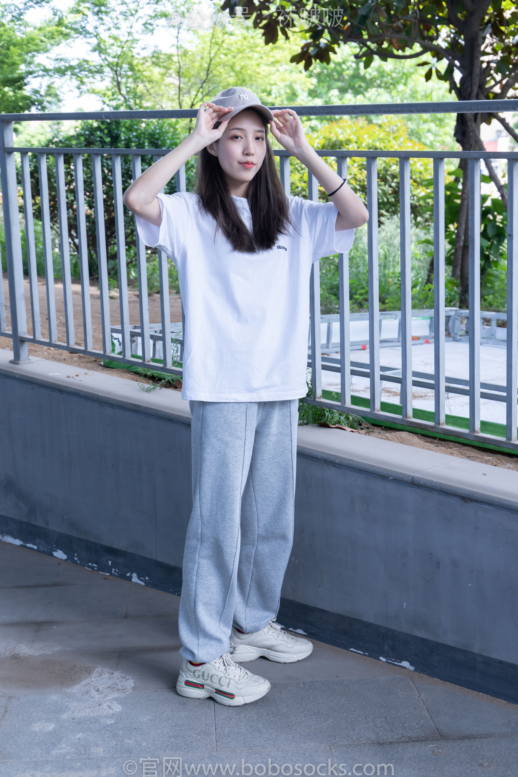 BoBoSocks袜啵啵 No.012 泡芙-运动鞋、白棉袜、裸足
