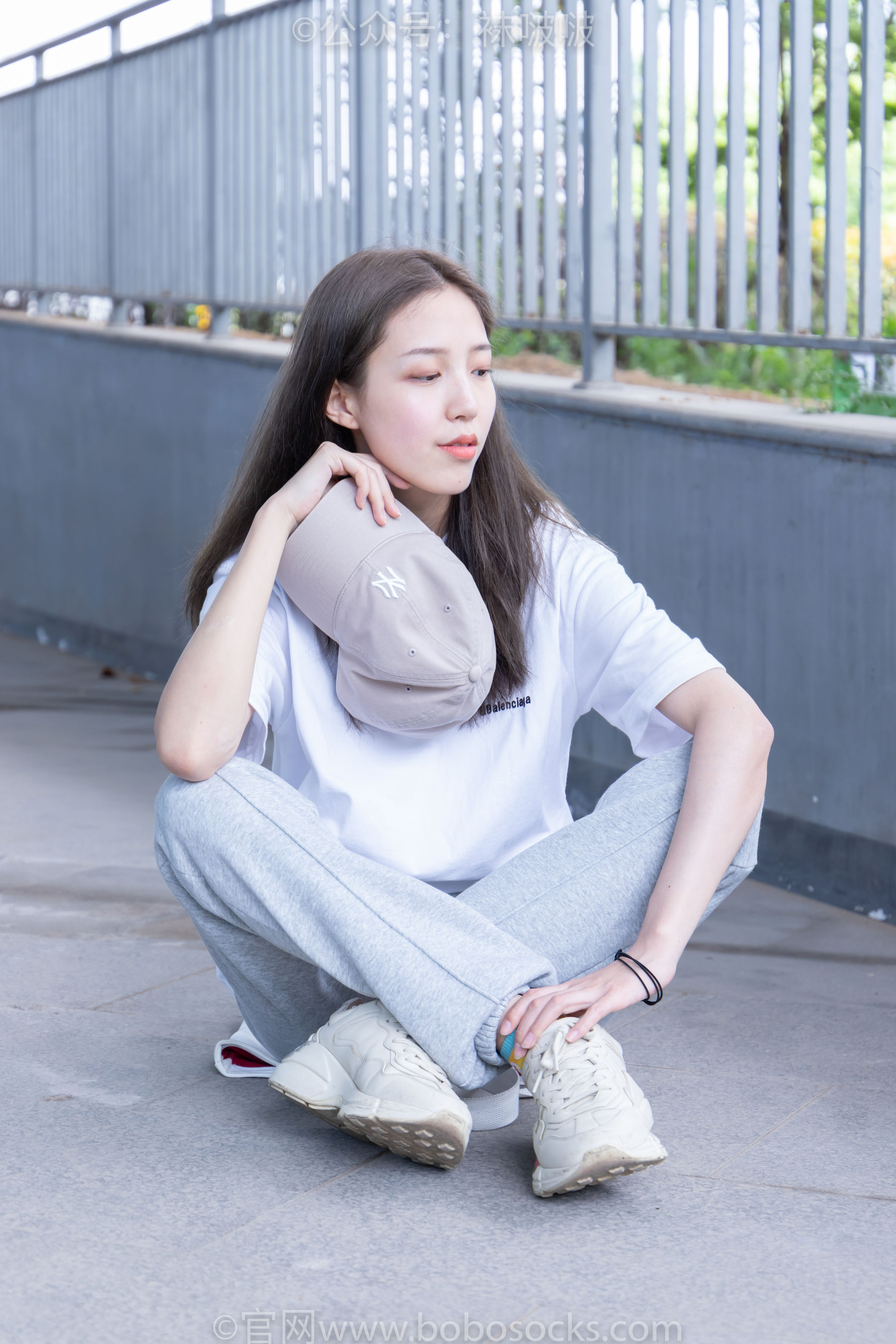BoBoSocks袜啵啵 No.012 泡芙-运动鞋、白棉袜、裸足