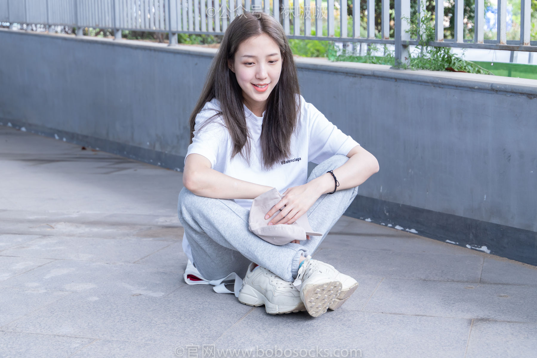 BoBoSocks袜啵啵 No.012 泡芙-运动鞋、白棉袜、裸足