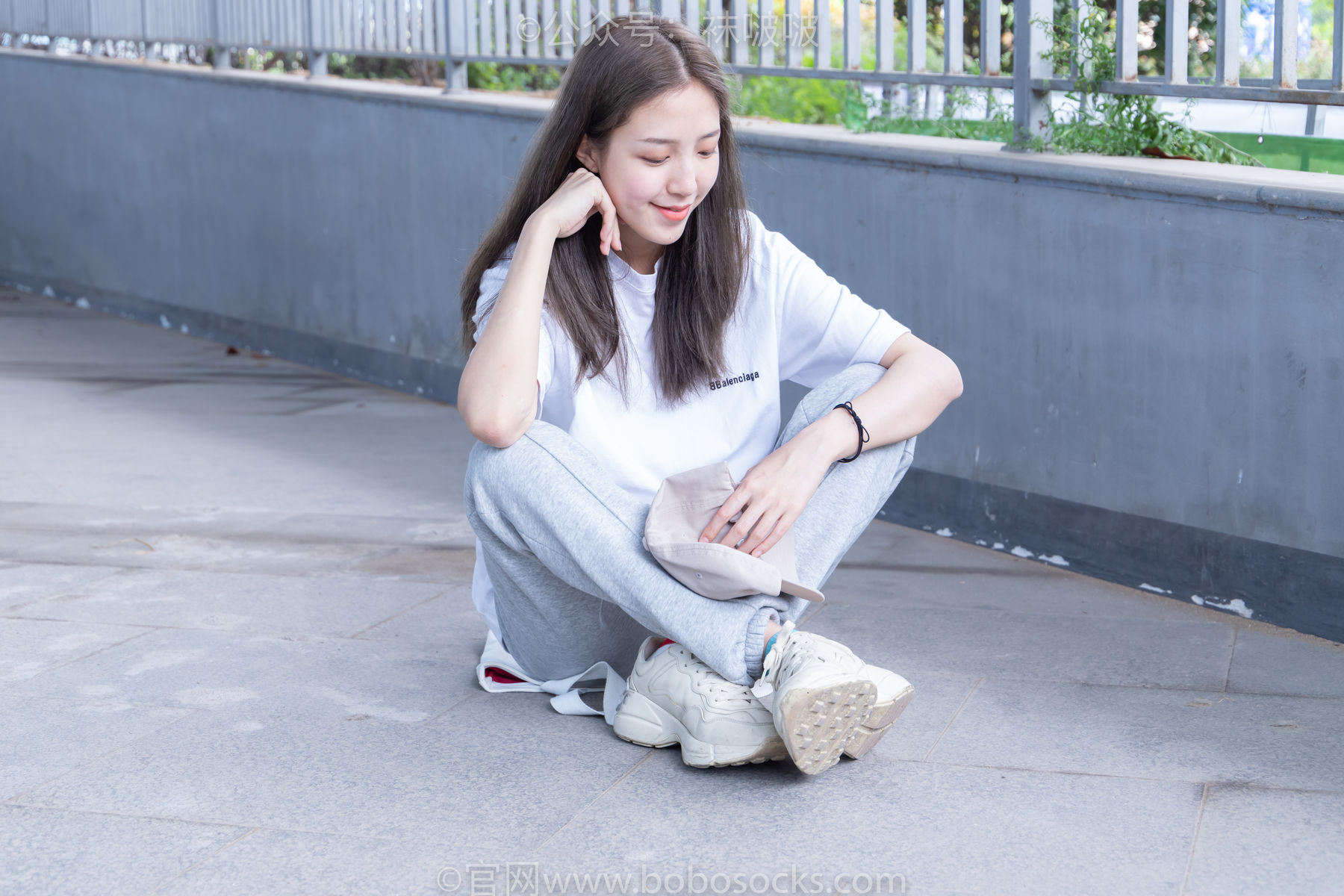 BoBoSocks袜啵啵 No.012 泡芙-运动鞋、白棉袜、裸足