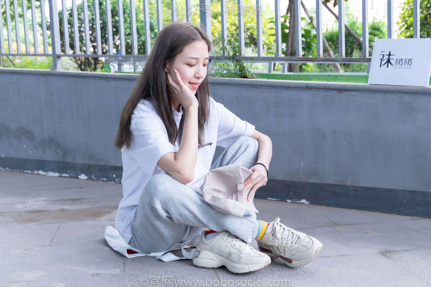 BoBoSocks袜啵啵 No.012 泡芙-运动鞋、白棉袜、裸足