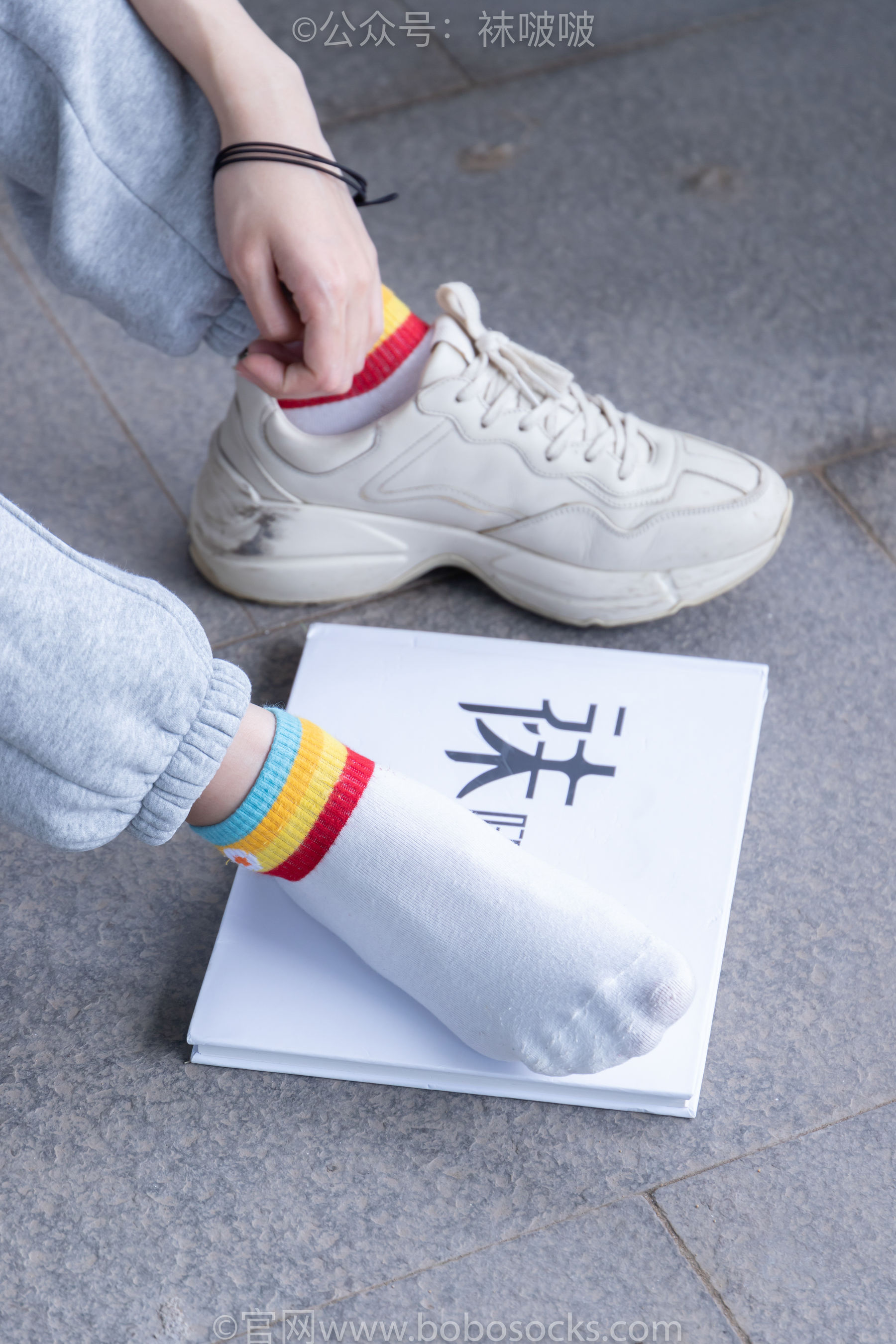 BoBoSocks袜啵啵 No.012 泡芙-运动鞋、白棉袜、裸足