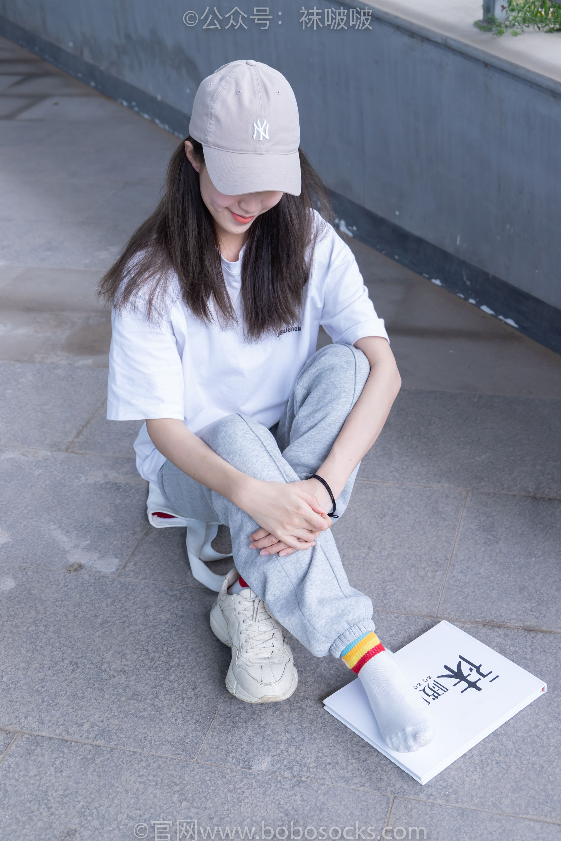 BoBoSocks袜啵啵 No.012 泡芙-运动鞋、白棉袜、裸足