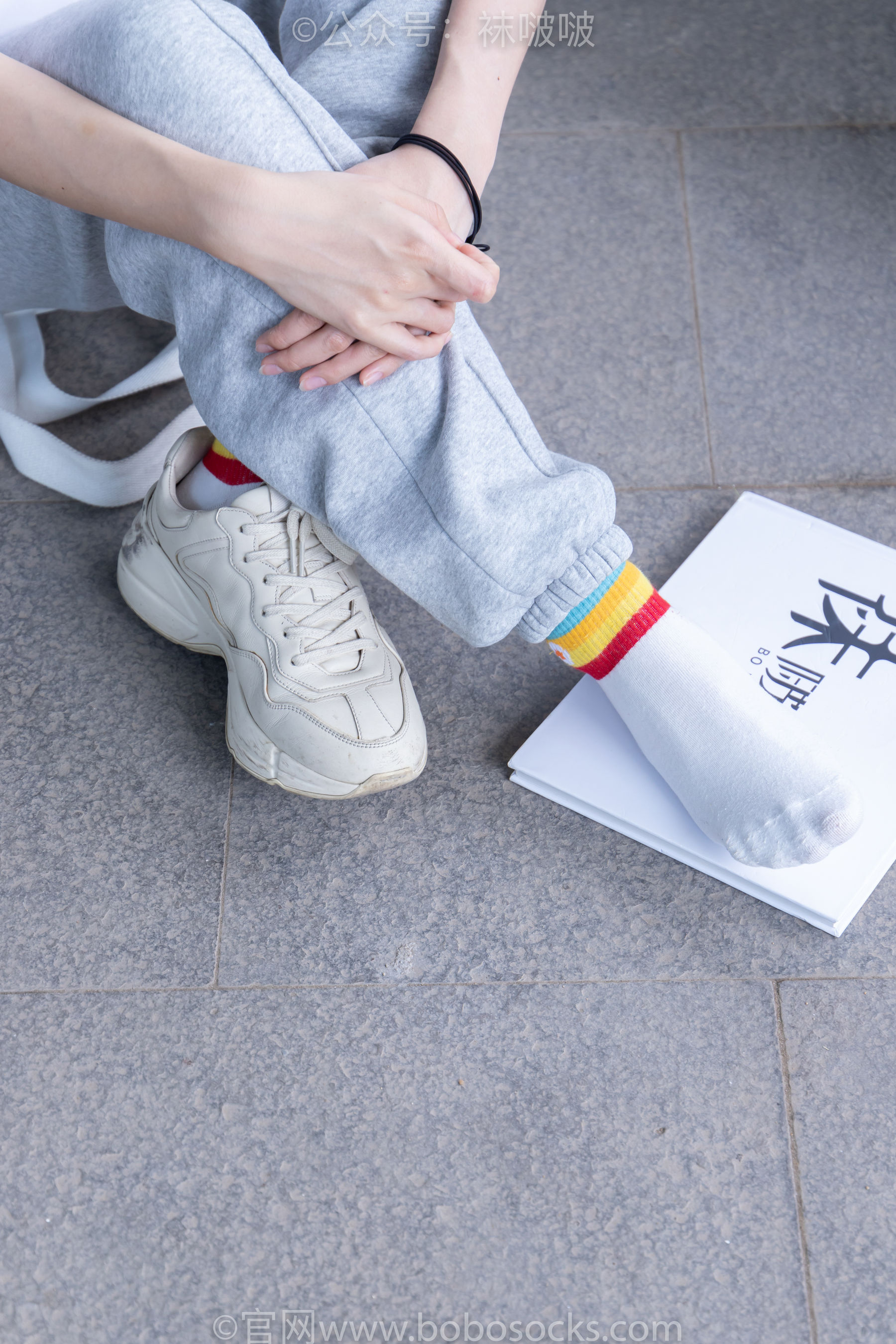 BoBoSocks袜啵啵 No.012 泡芙-运动鞋、白棉袜、裸足