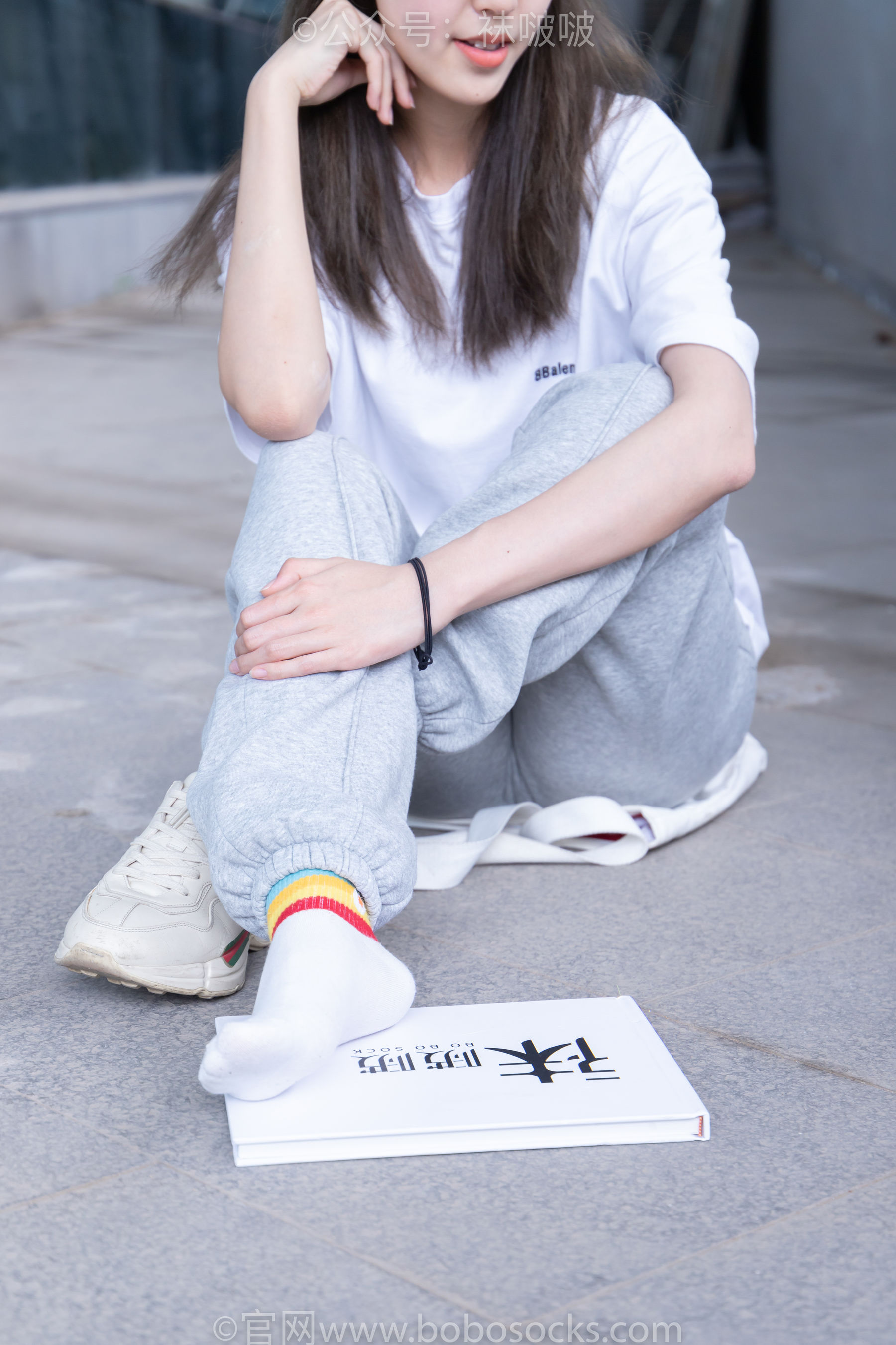 BoBoSocks袜啵啵 No.012 泡芙-运动鞋、白棉袜、裸足