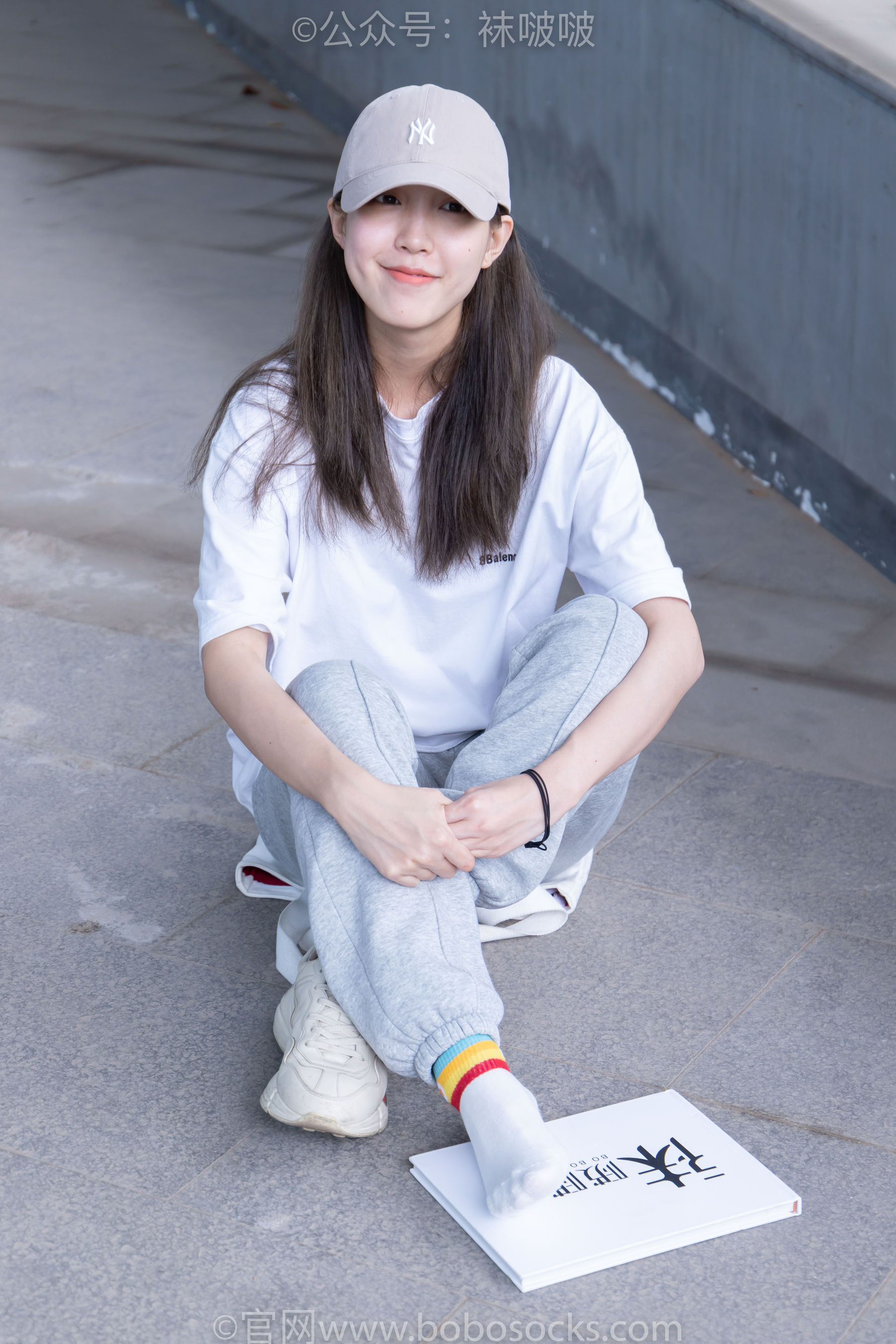BoBoSocks袜啵啵 No.012 泡芙-运动鞋、白棉袜、裸足