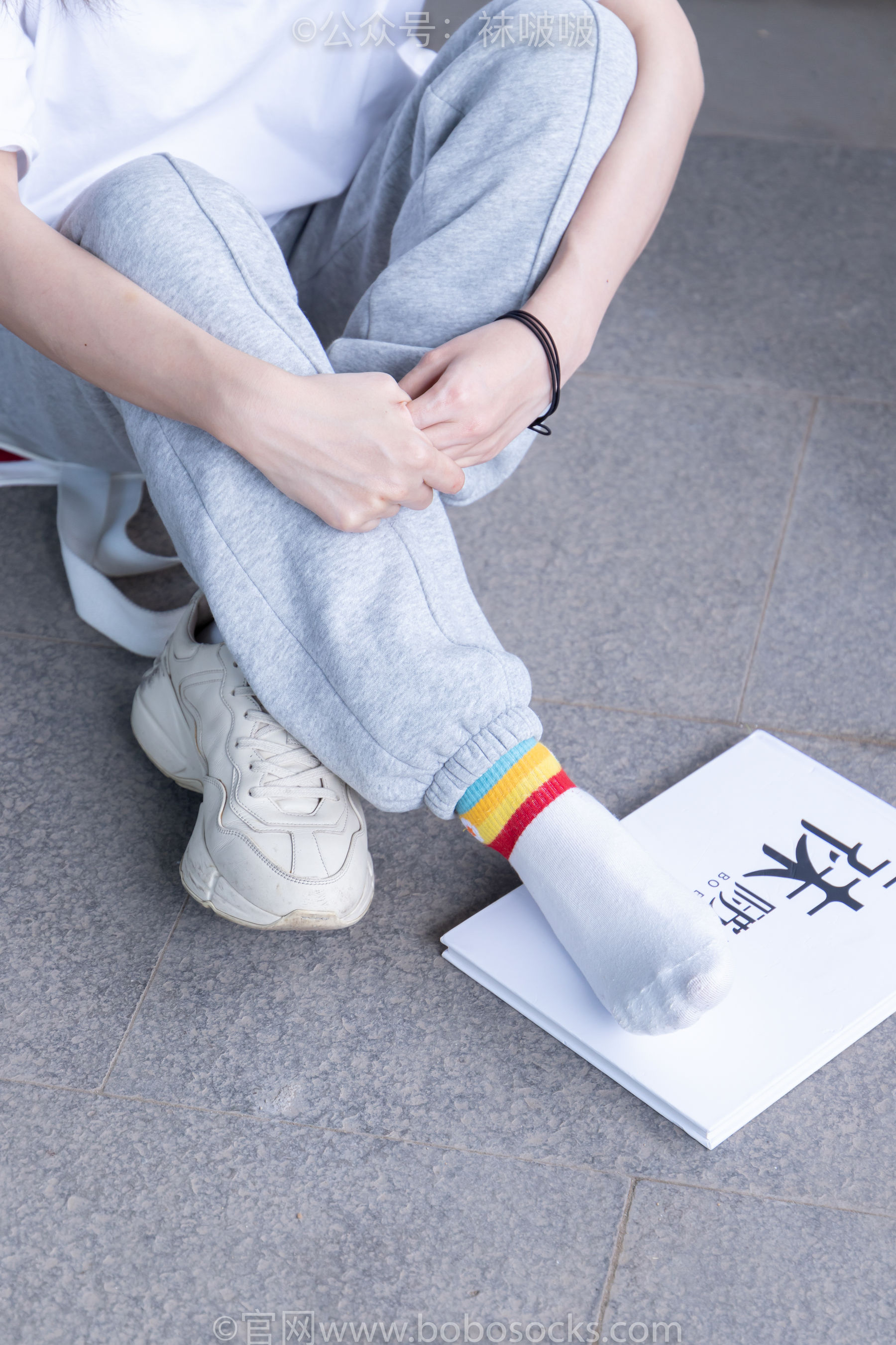 BoBoSocks袜啵啵 No.012 泡芙-运动鞋、白棉袜、裸足