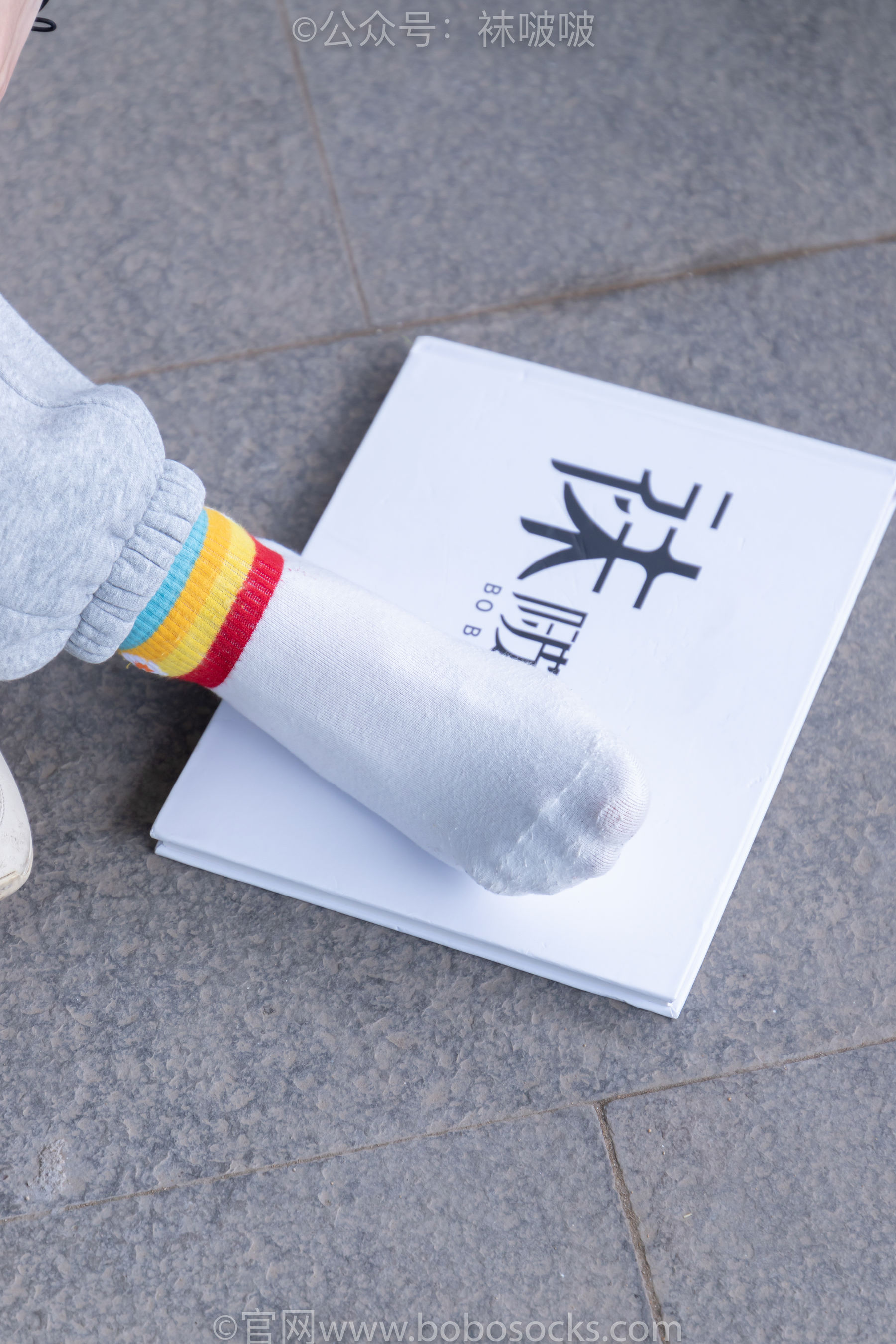 BoBoSocks袜啵啵 No.012 泡芙-运动鞋、白棉袜、裸足