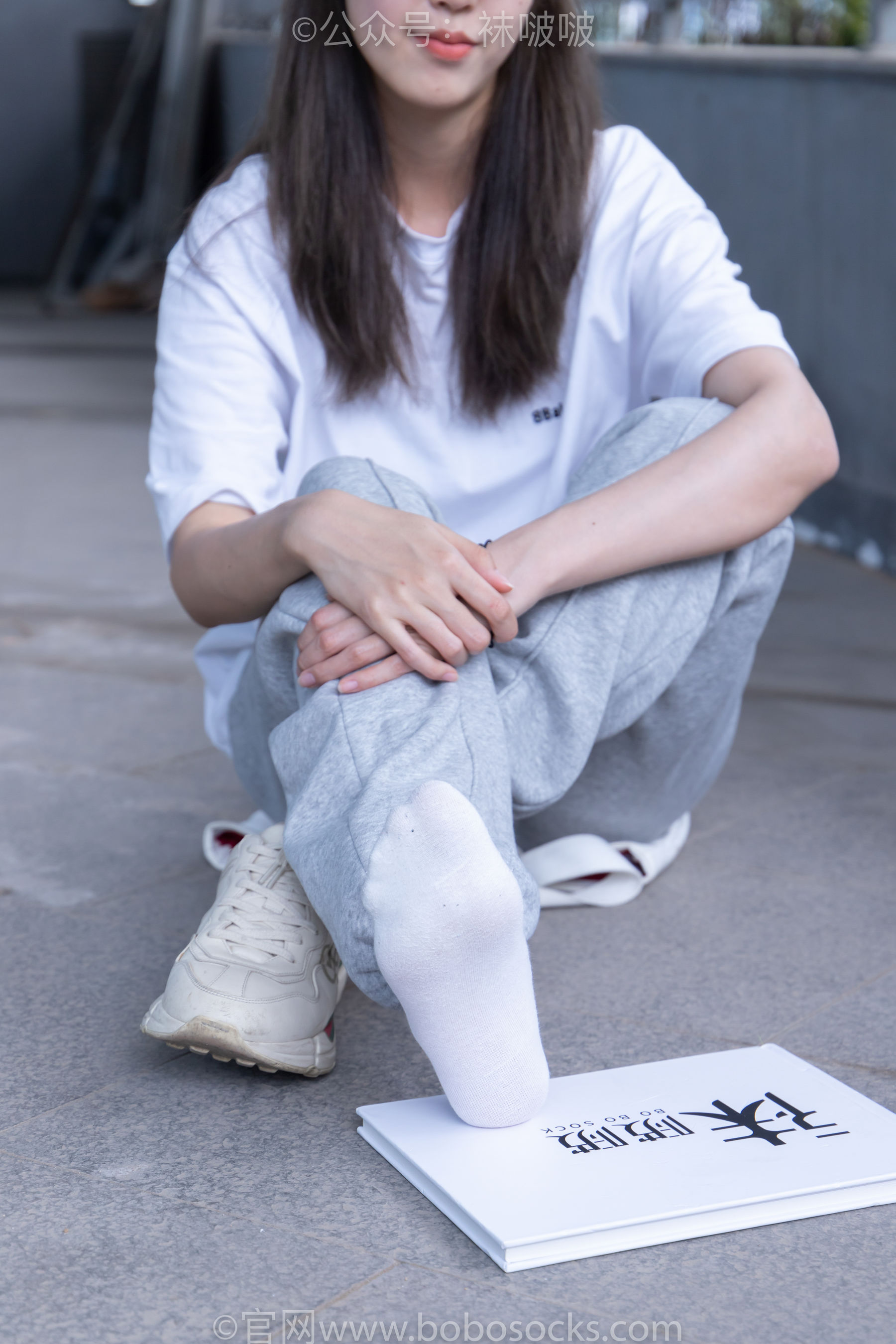 BoBoSocks袜啵啵 No.012 泡芙-运动鞋、白棉袜、裸足