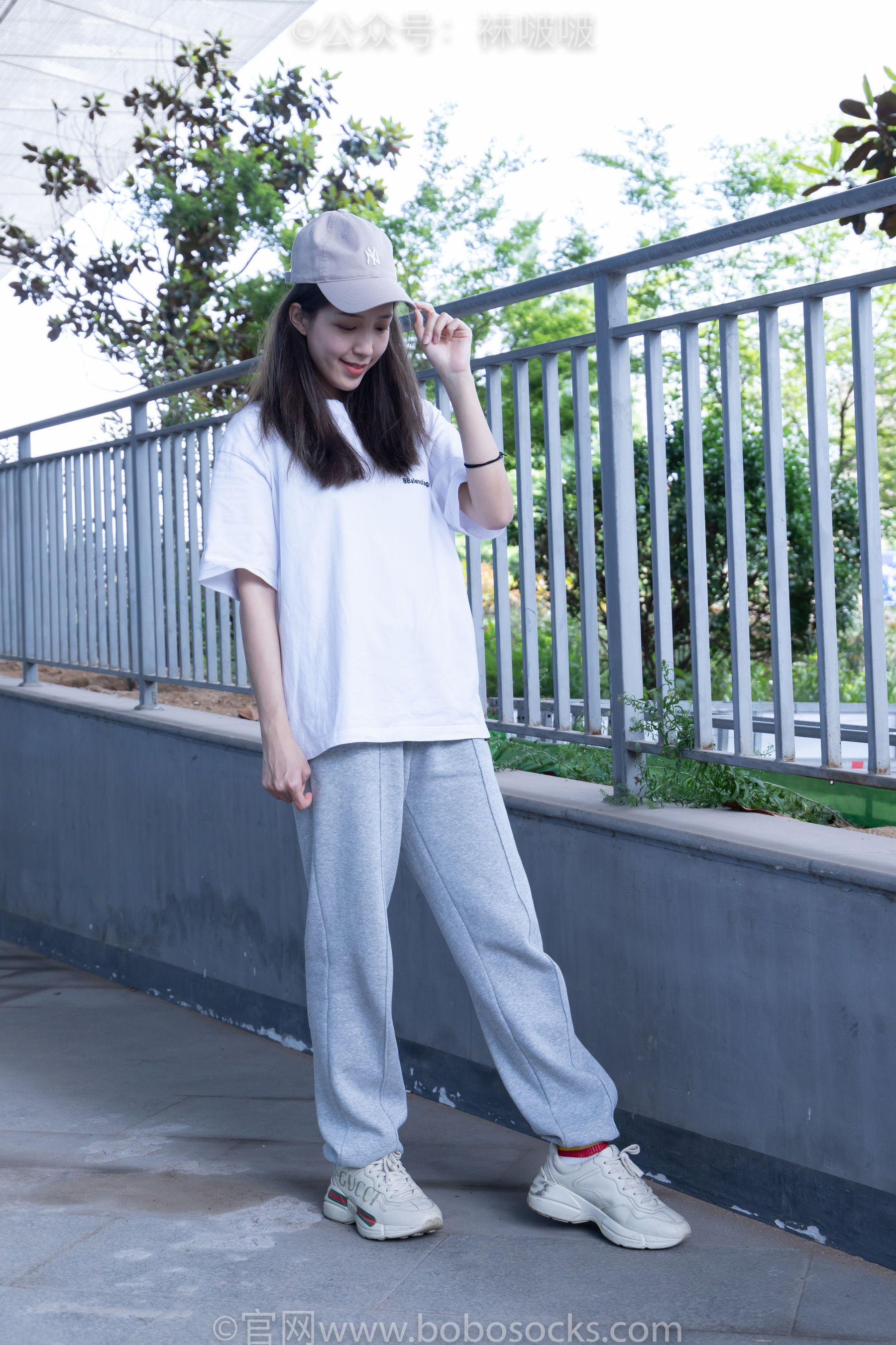 BoBoSocks袜啵啵 No.012 泡芙-运动鞋、白棉袜、裸足
