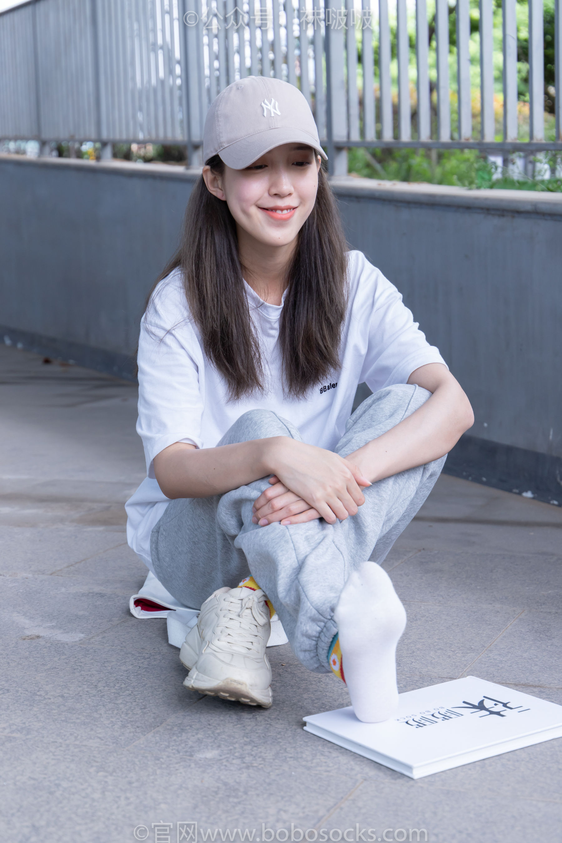 BoBoSocks袜啵啵 No.012 泡芙-运动鞋、白棉袜、裸足