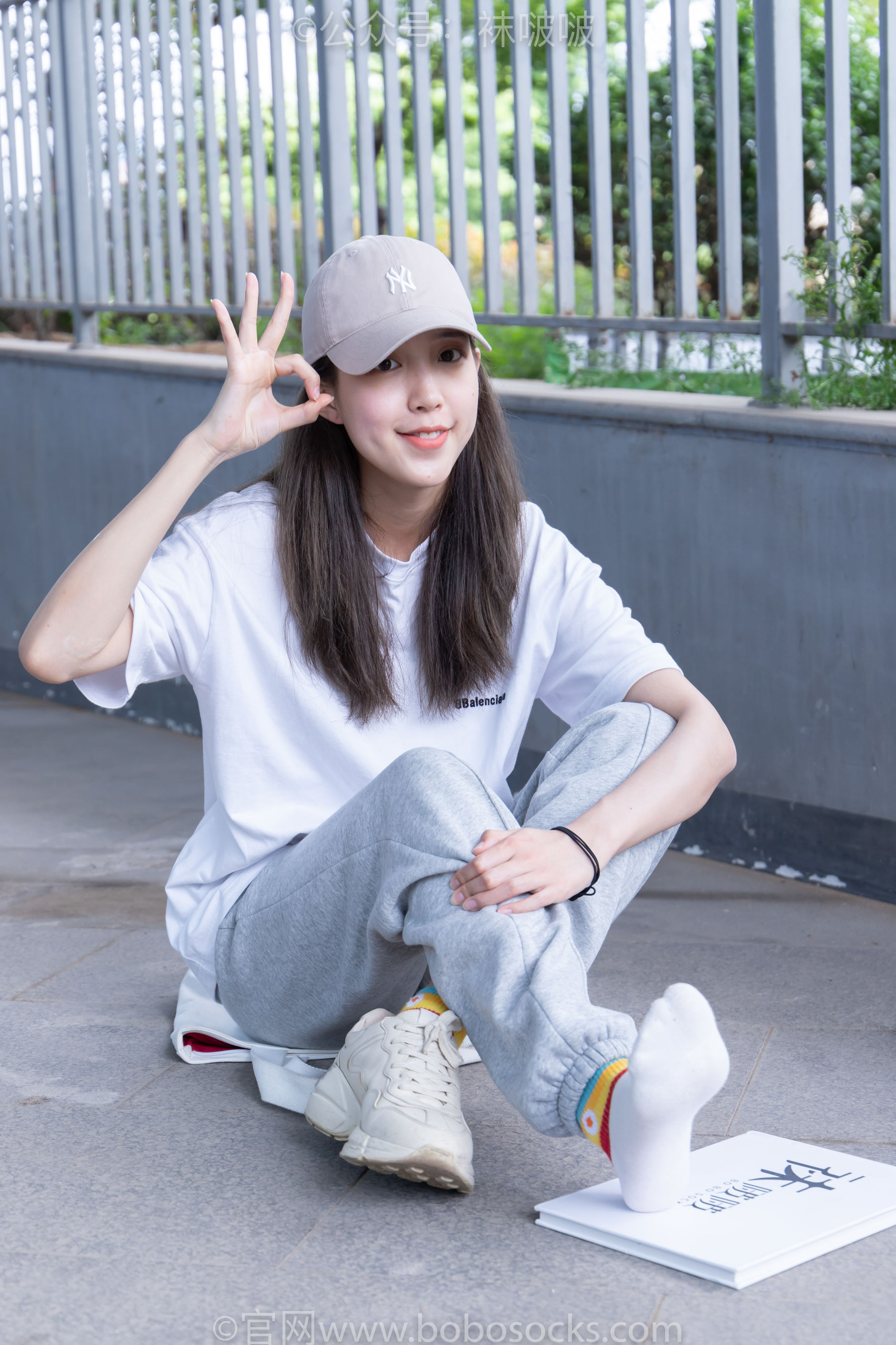BoBoSocks袜啵啵 No.012 泡芙-运动鞋、白棉袜、裸足