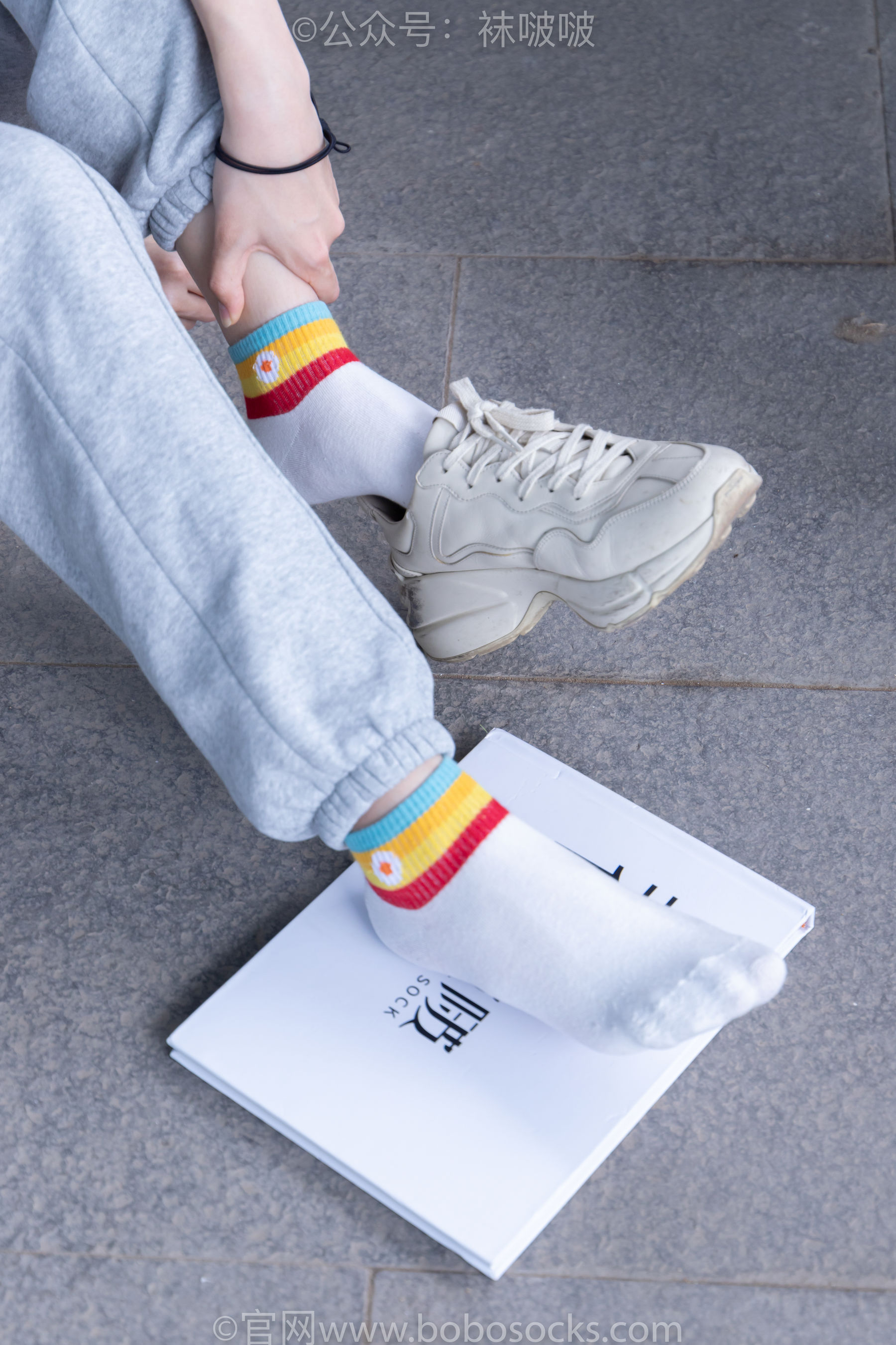BoBoSocks袜啵啵 No.012 泡芙-运动鞋、白棉袜、裸足