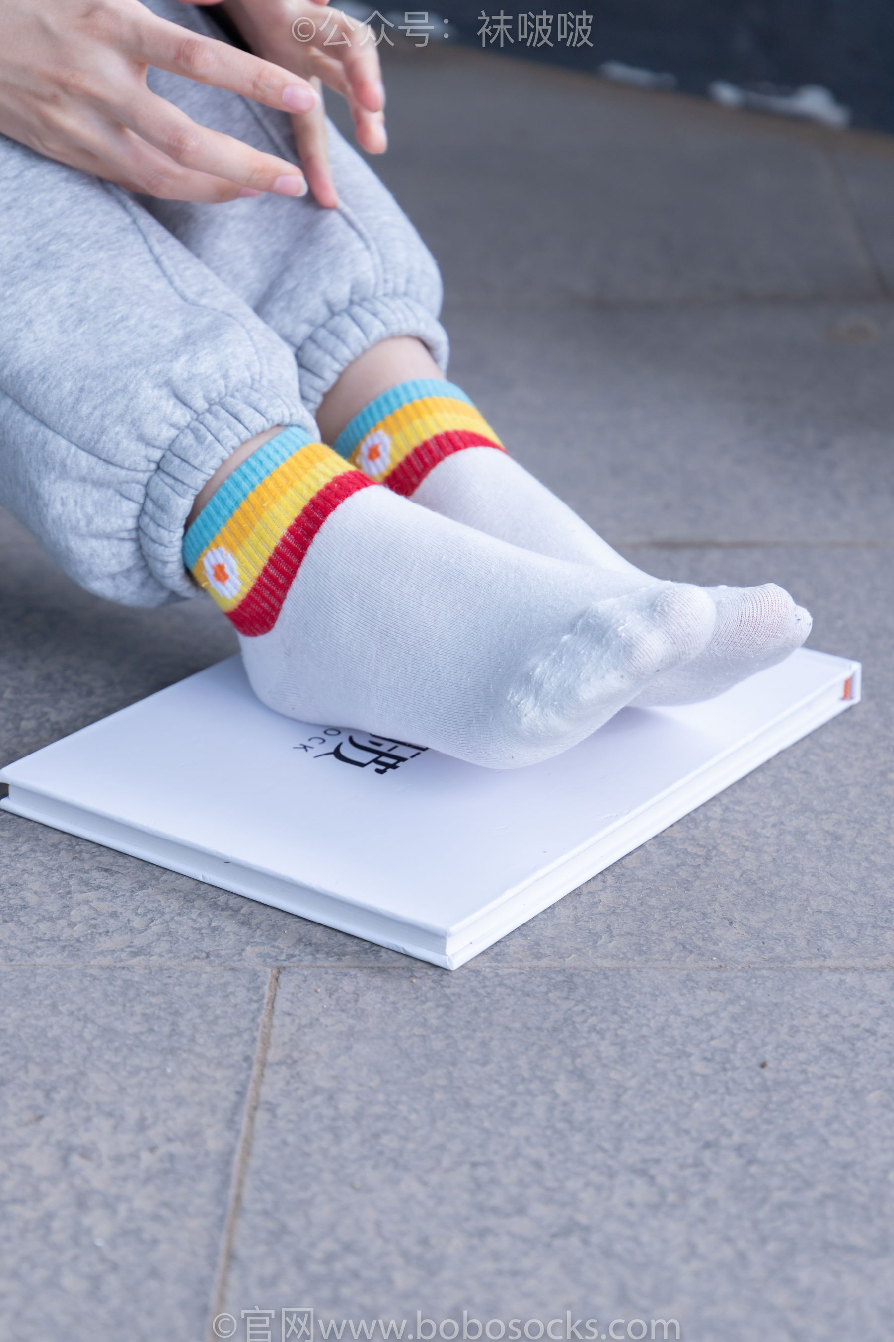 BoBoSocks袜啵啵 No.012 泡芙-运动鞋、白棉袜、裸足