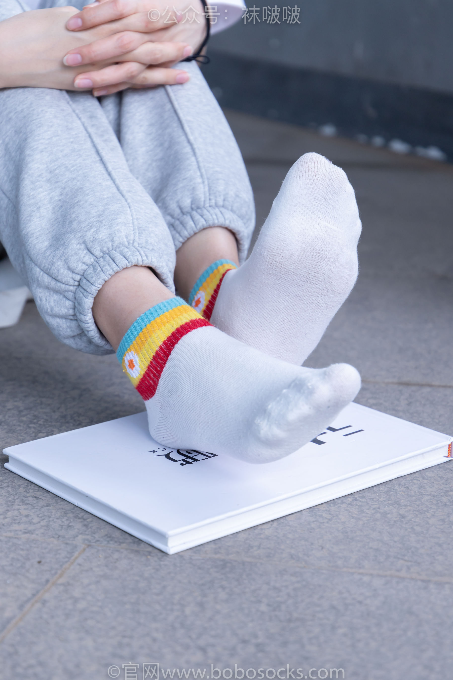 BoBoSocks袜啵啵 No.012 泡芙-运动鞋、白棉袜、裸足