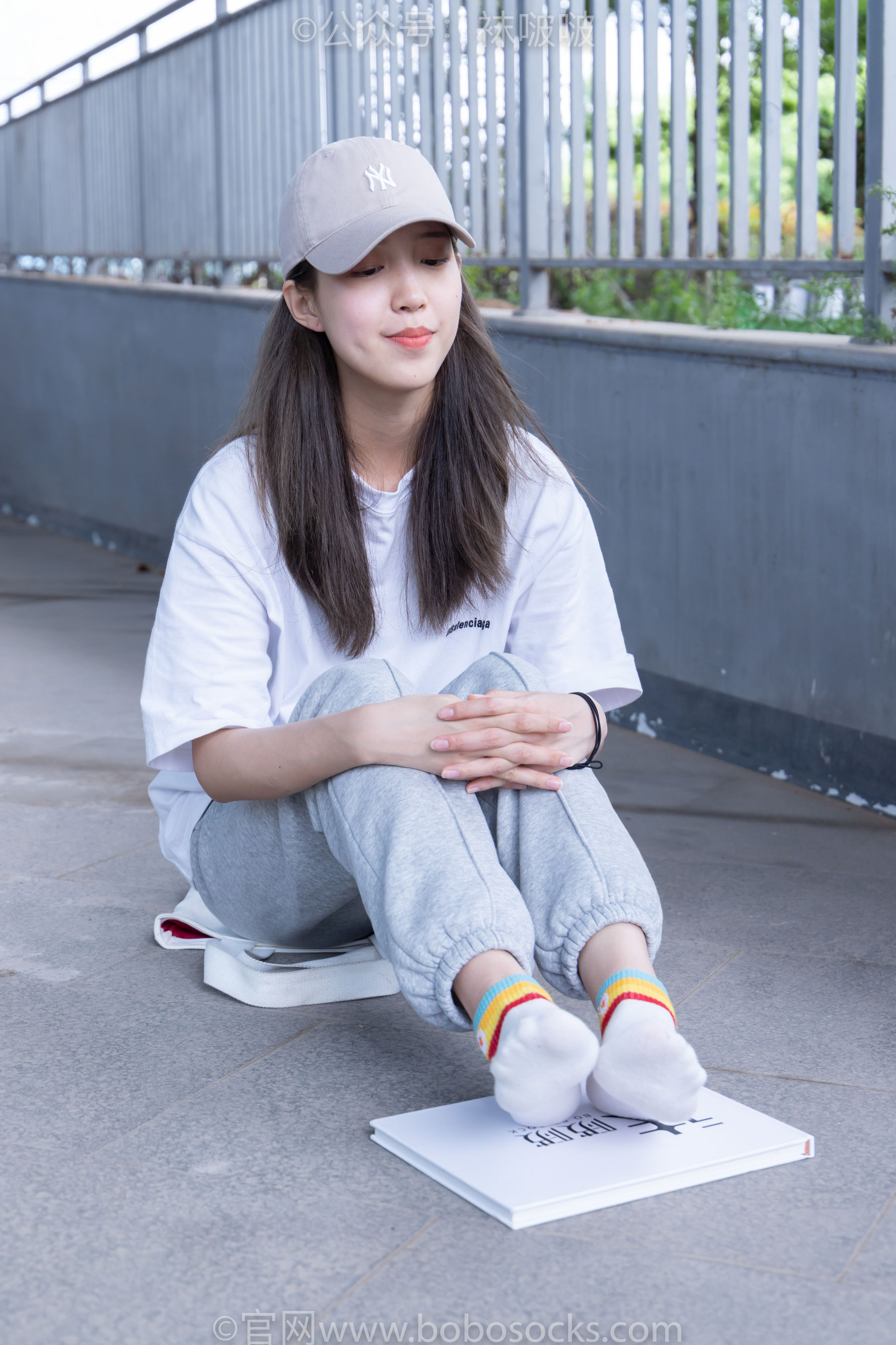 BoBoSocks袜啵啵 No.012 泡芙-运动鞋、白棉袜、裸足