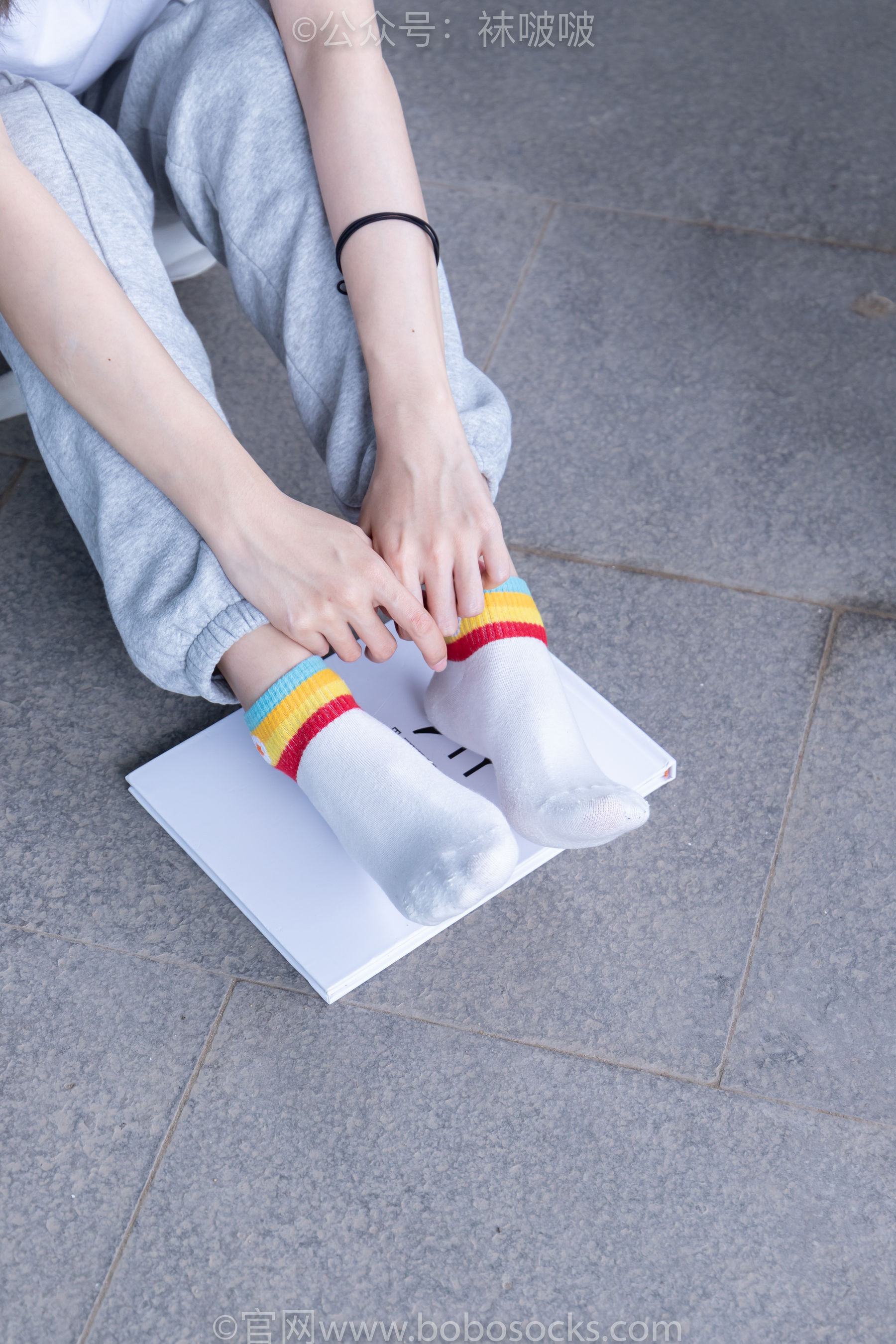 BoBoSocks袜啵啵 No.012 泡芙-运动鞋、白棉袜、裸足