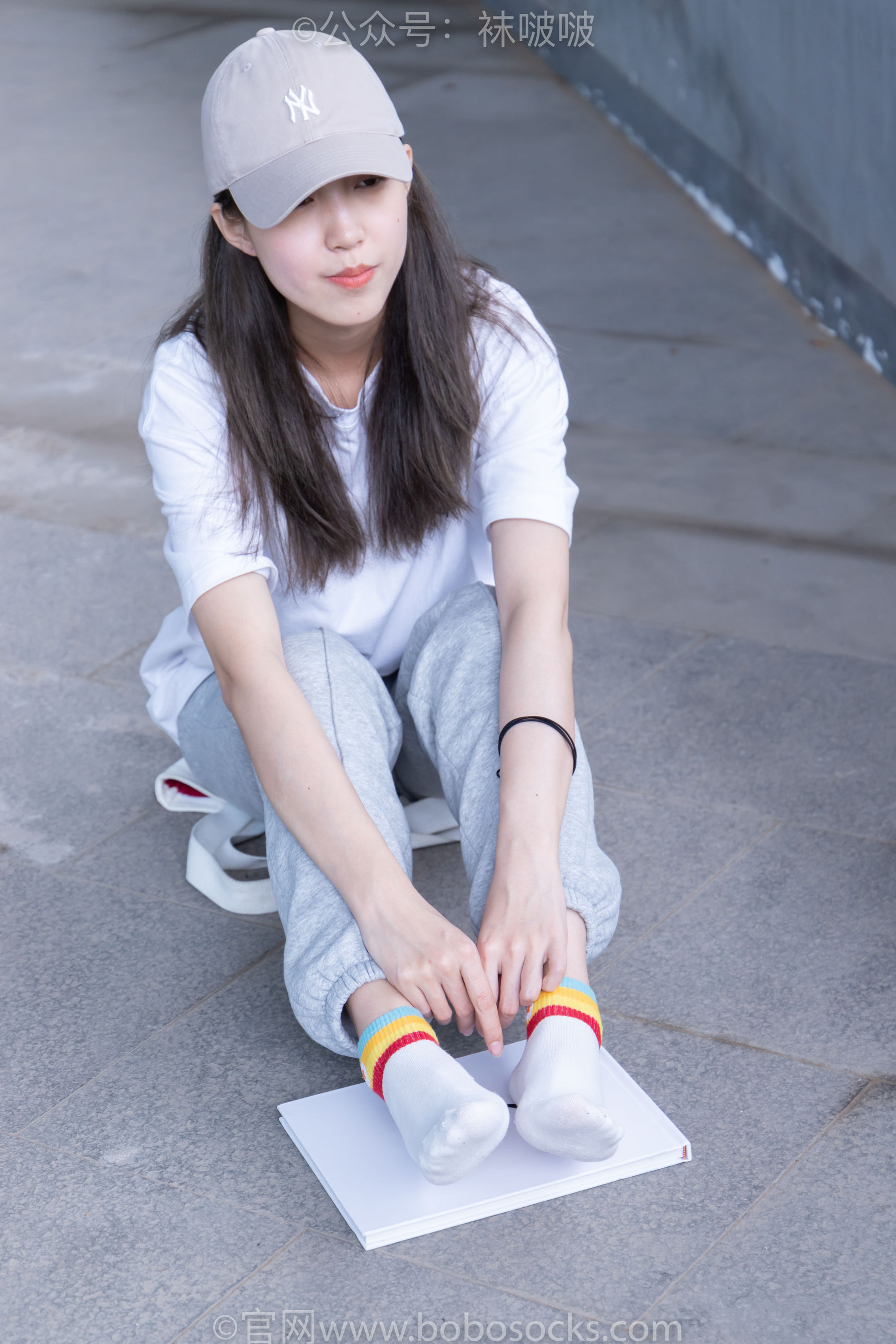 BoBoSocks袜啵啵 No.012 泡芙-运动鞋、白棉袜、裸足