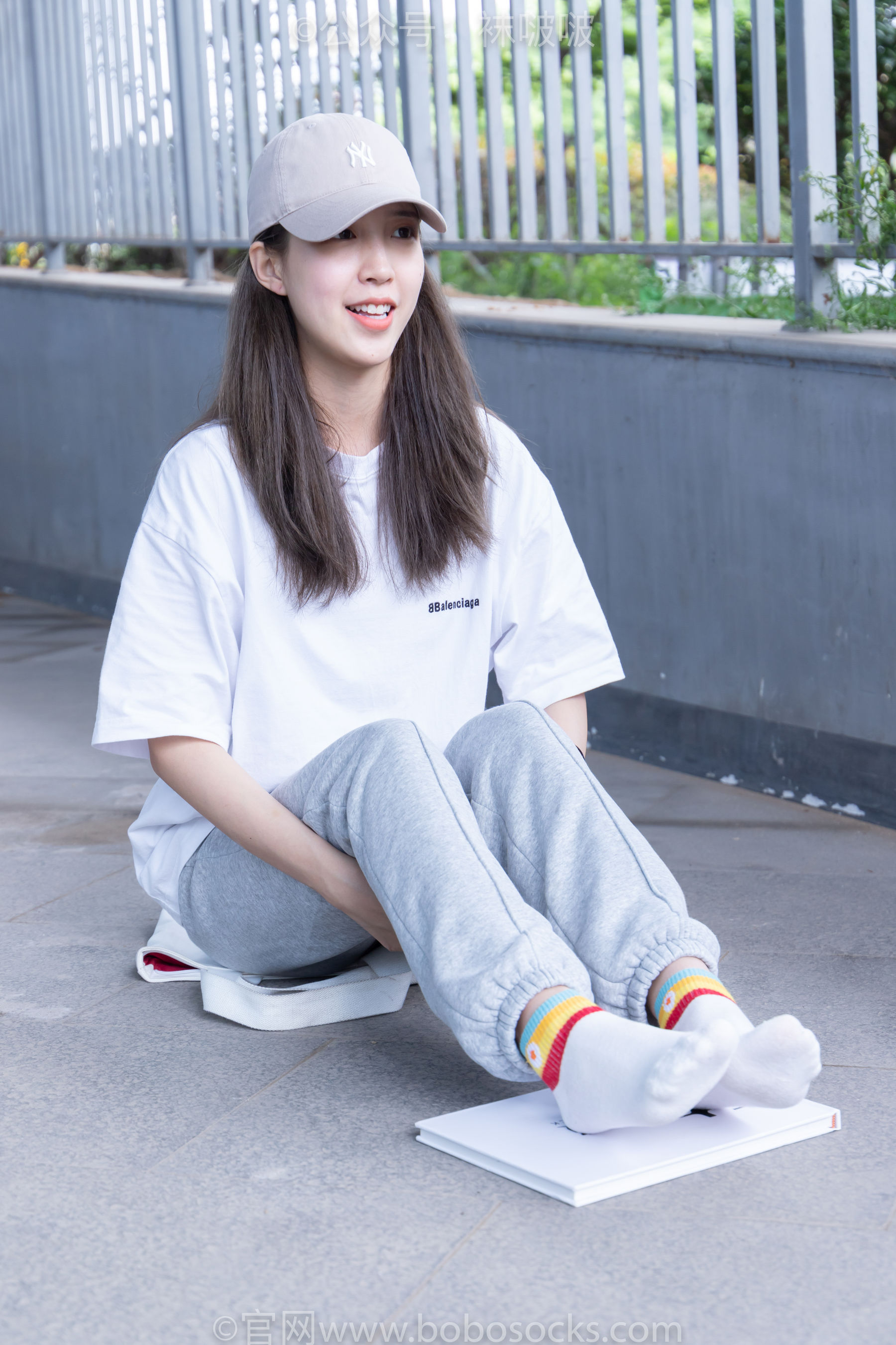 BoBoSocks袜啵啵 No.012 泡芙-运动鞋、白棉袜、裸足
