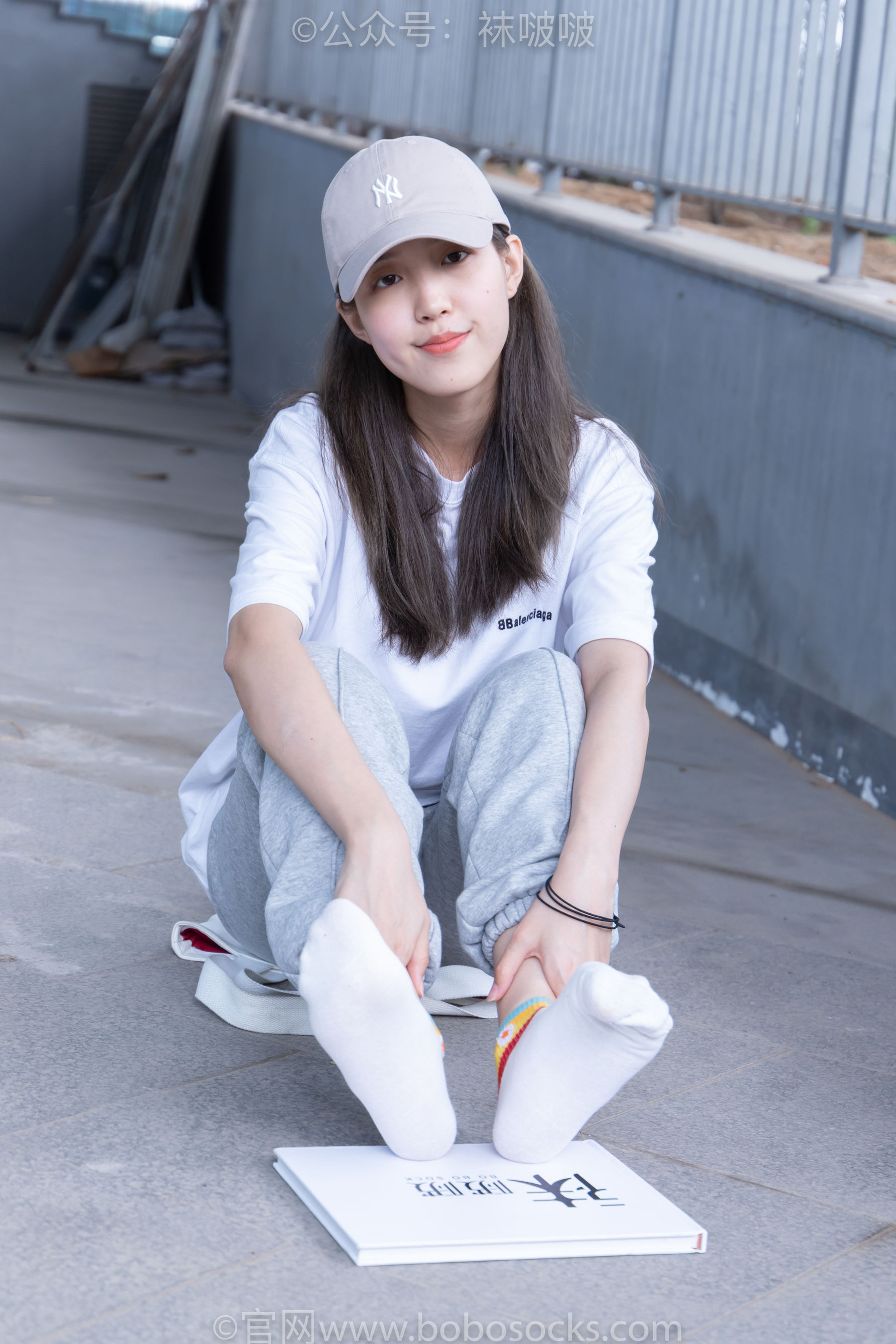 BoBoSocks袜啵啵 No.012 泡芙-运动鞋、白棉袜、裸足