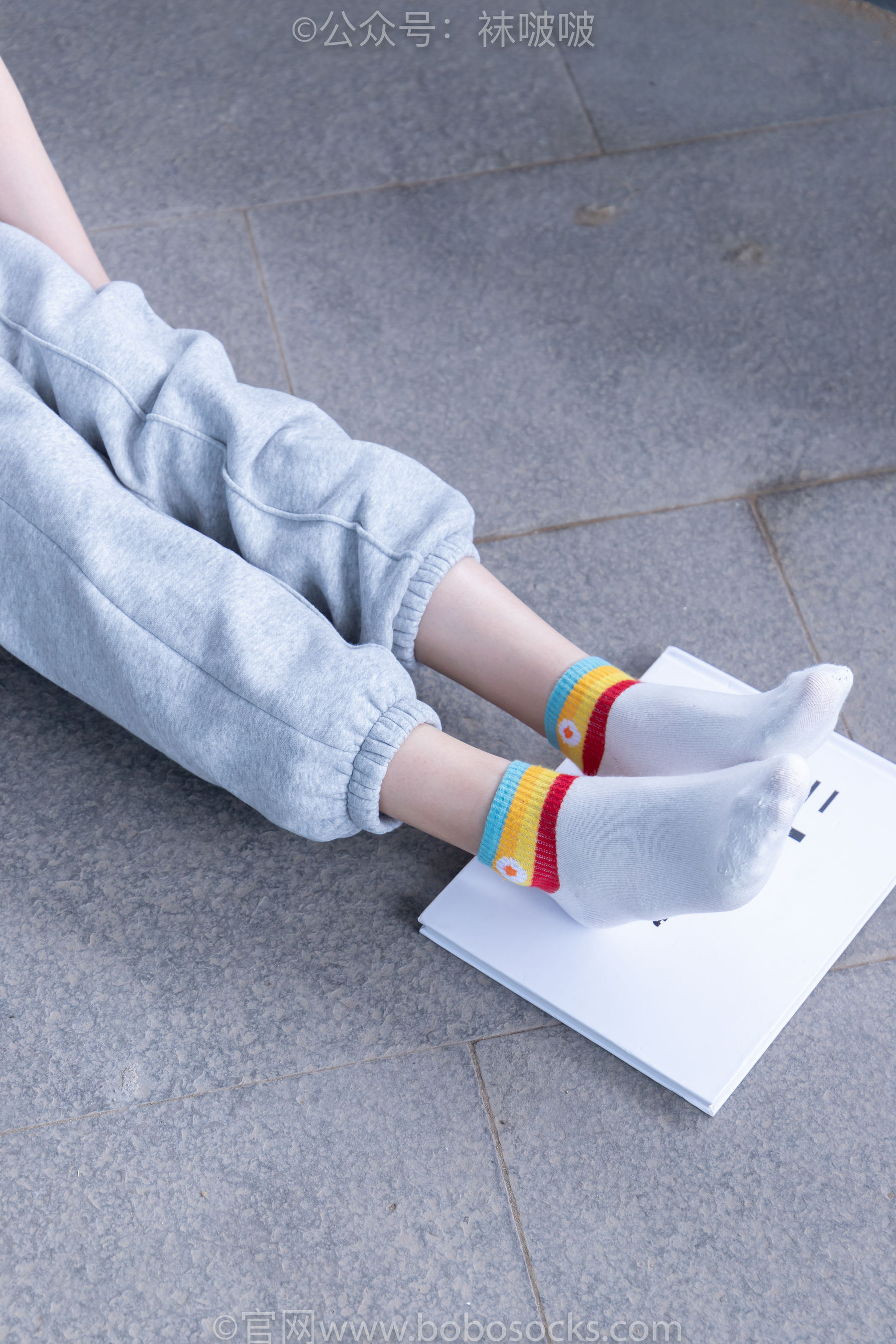 BoBoSocks袜啵啵 No.012 泡芙-运动鞋、白棉袜、裸足