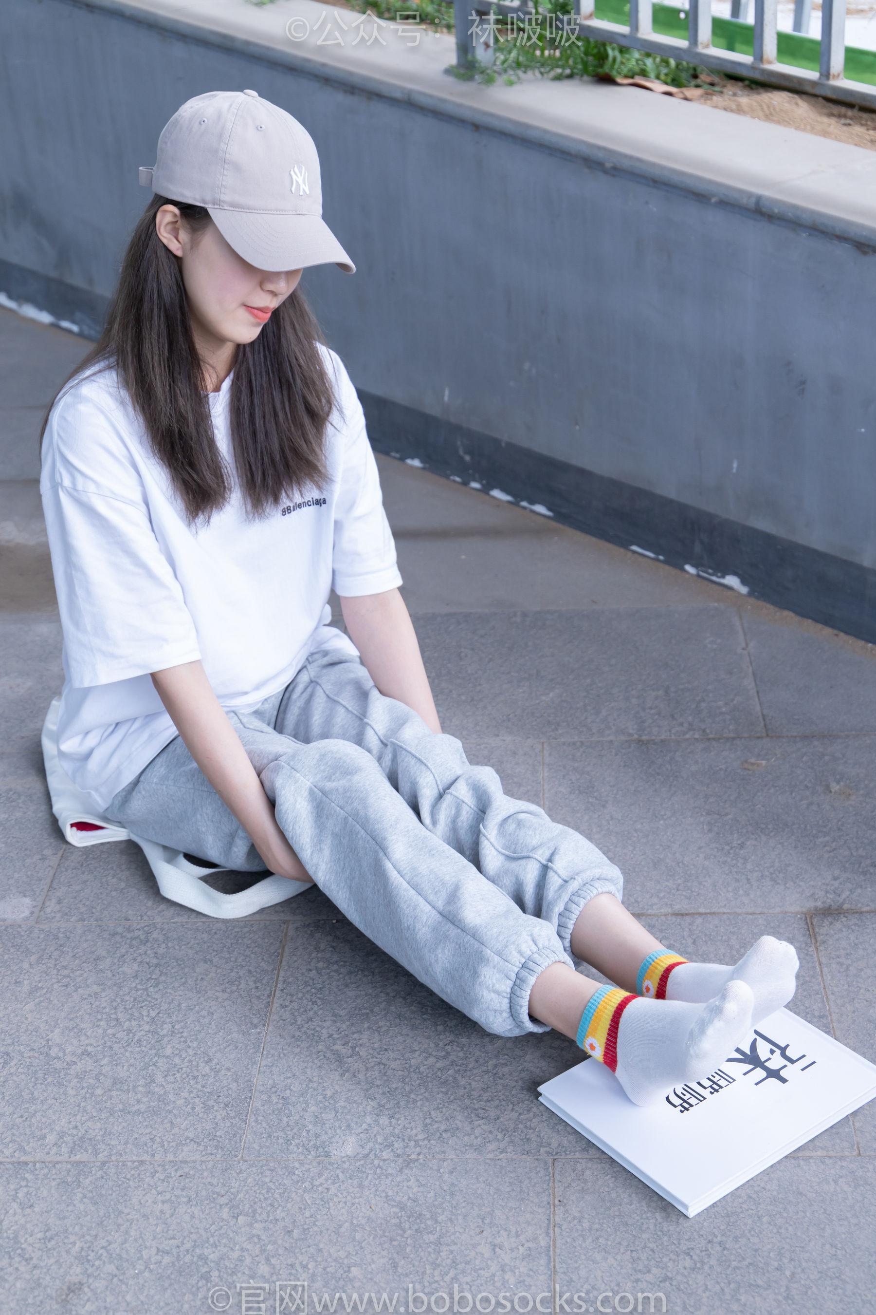 BoBoSocks袜啵啵 No.012 泡芙-运动鞋、白棉袜、裸足