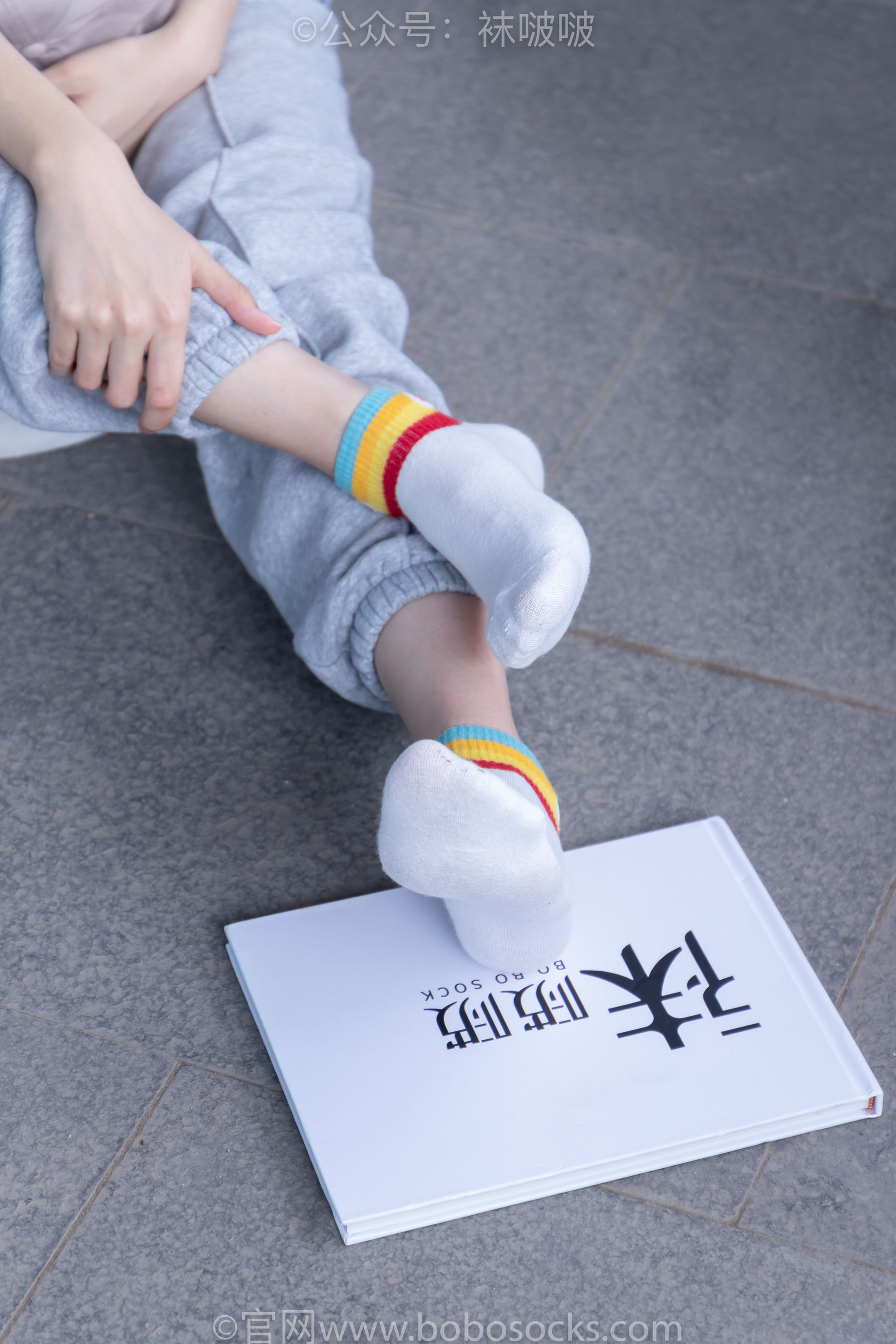 BoBoSocks袜啵啵 No.012 泡芙-运动鞋、白棉袜、裸足