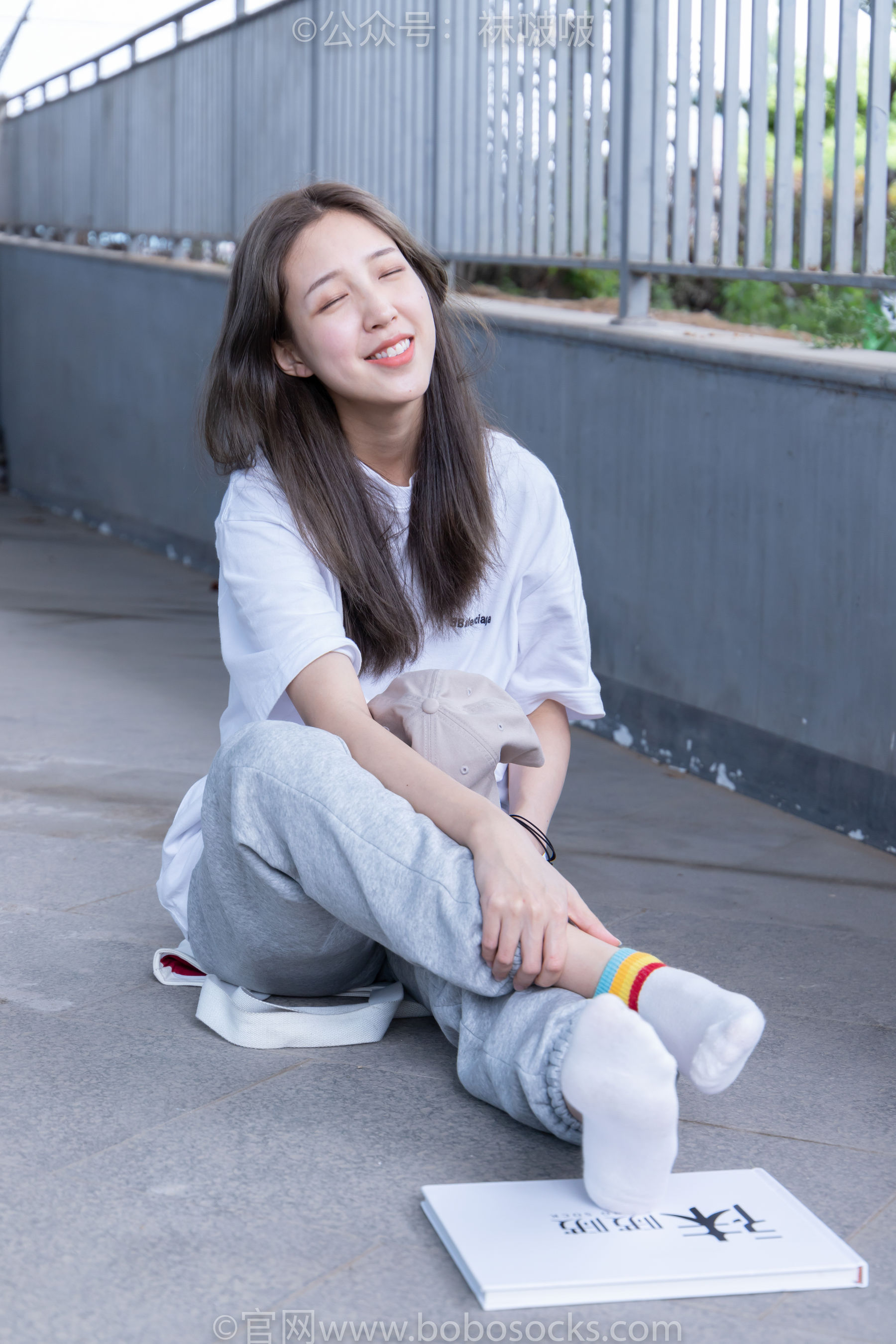 BoBoSocks袜啵啵 No.012 泡芙-运动鞋、白棉袜、裸足