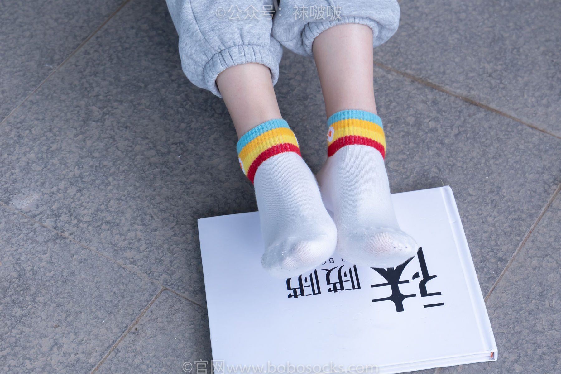 BoBoSocks袜啵啵 No.012 泡芙-运动鞋、白棉袜、裸足