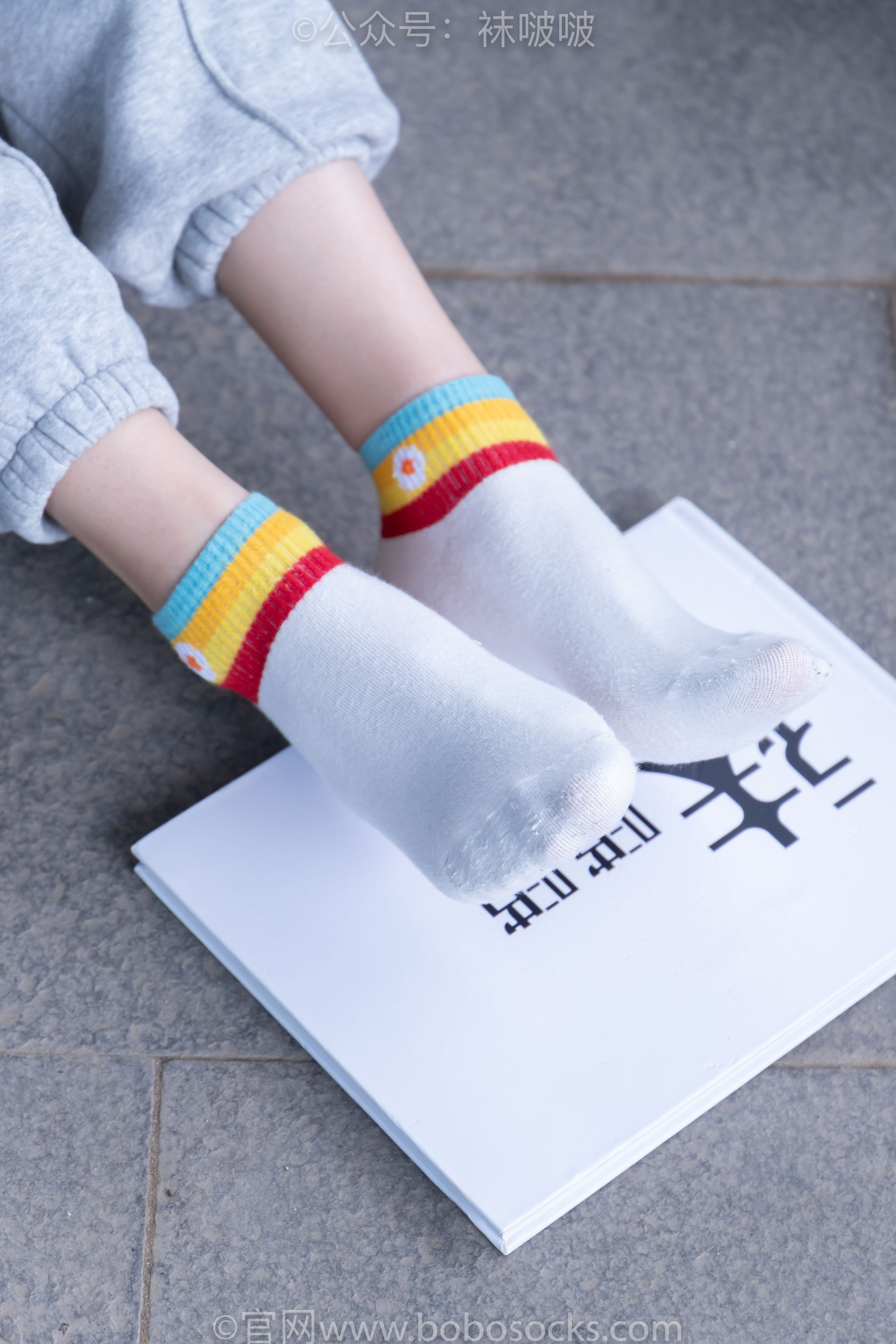 BoBoSocks袜啵啵 No.012 泡芙-运动鞋、白棉袜、裸足