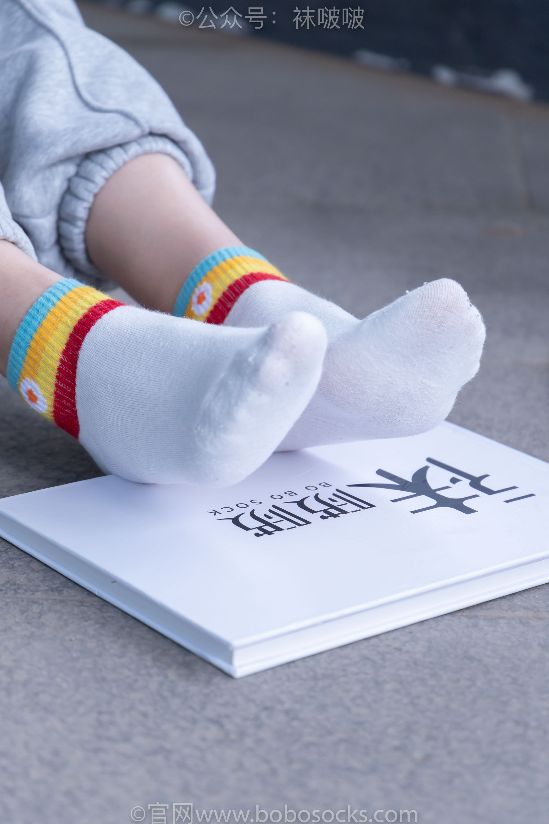 BoBoSocks袜啵啵 No.012 泡芙-运动鞋、白棉袜、裸足