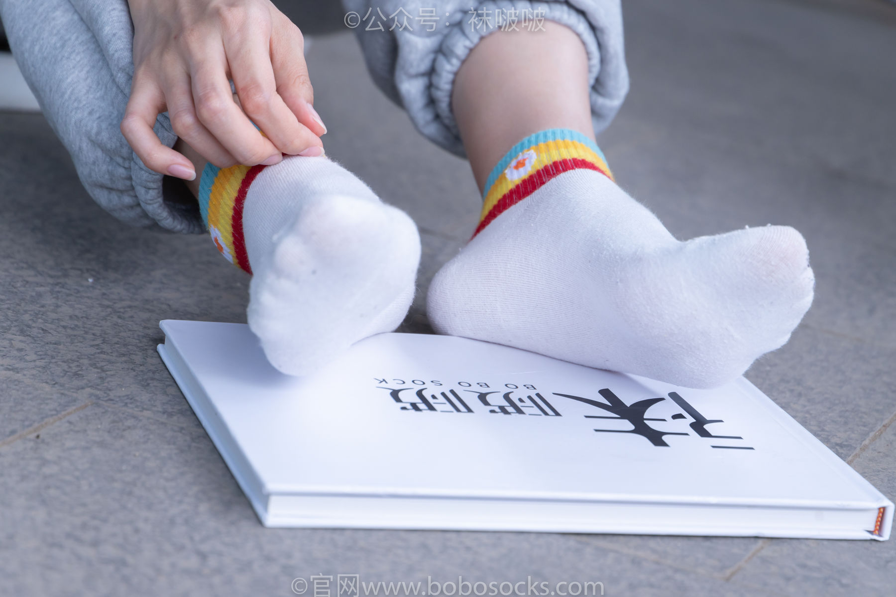 BoBoSocks袜啵啵 No.012 泡芙-运动鞋、白棉袜、裸足