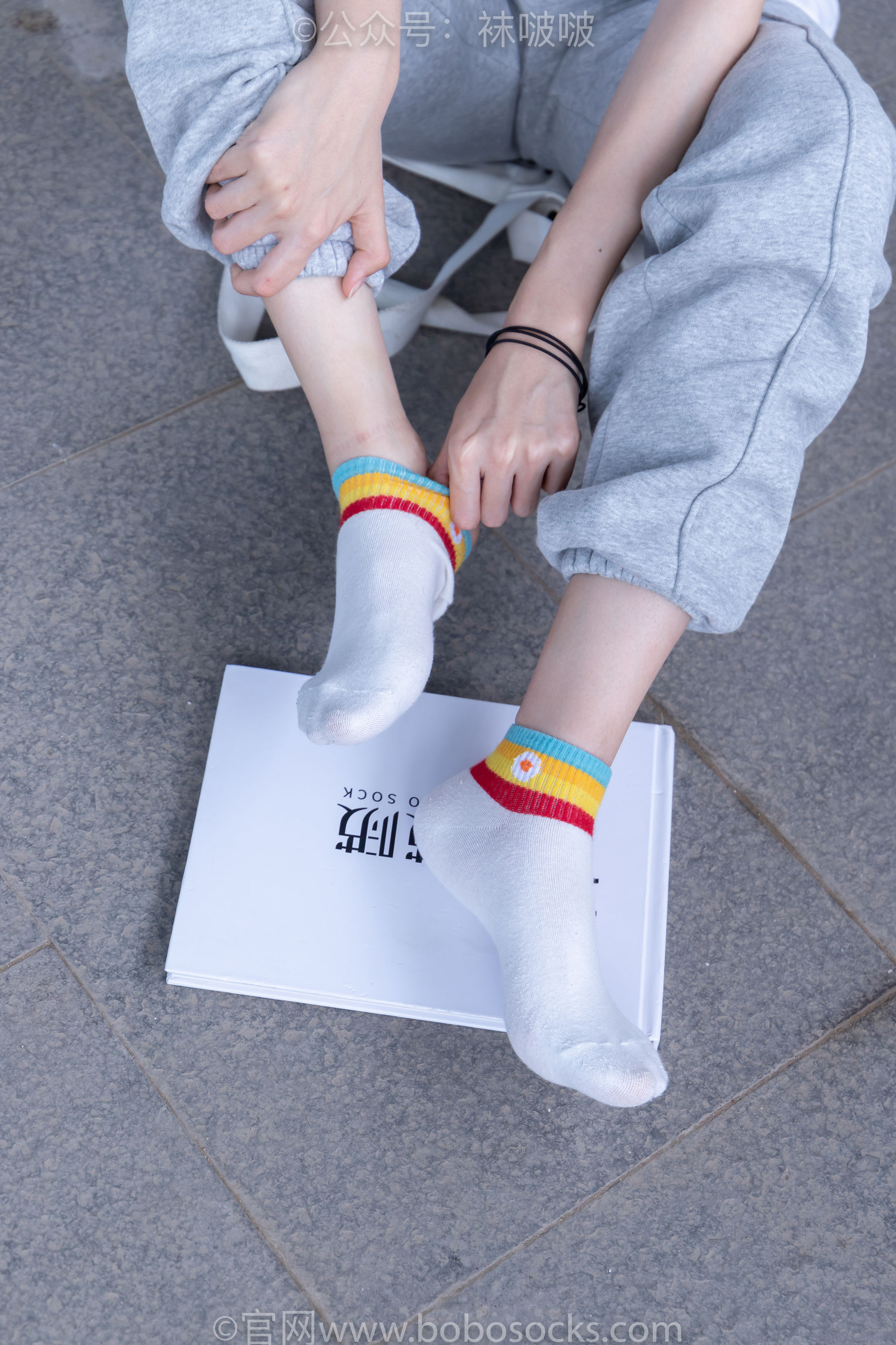 BoBoSocks袜啵啵 No.012 泡芙-运动鞋、白棉袜、裸足