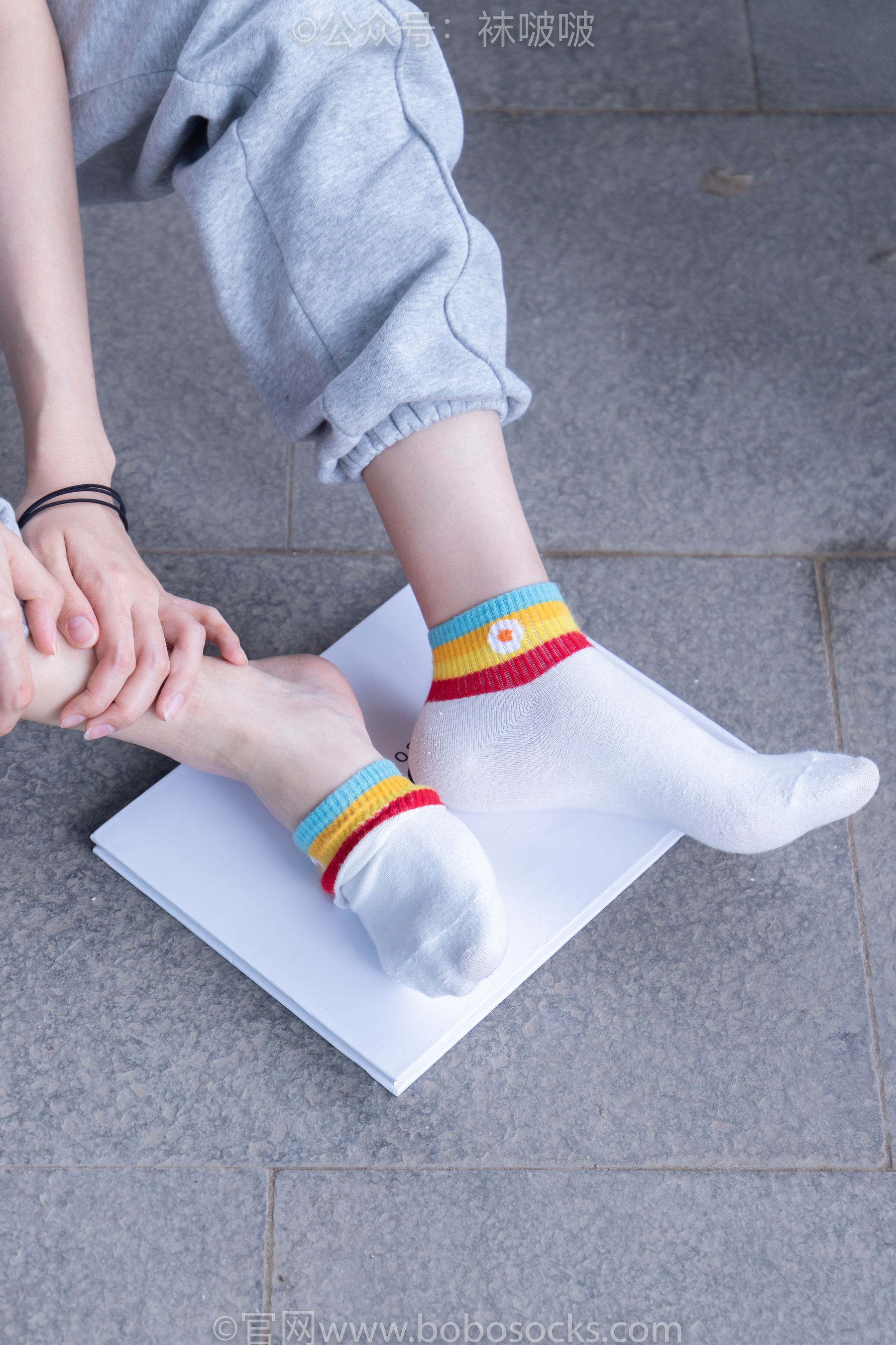 BoBoSocks袜啵啵 No.012 泡芙-运动鞋、白棉袜、裸足