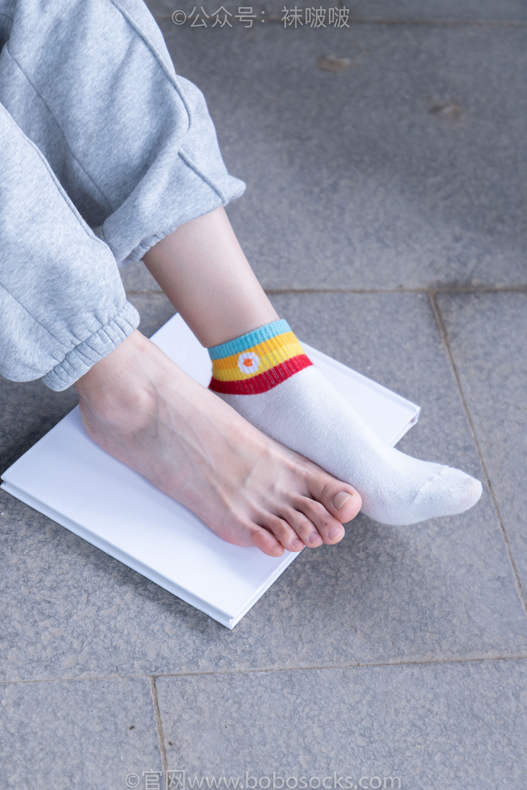 BoBoSocks袜啵啵 No.012 泡芙-运动鞋、白棉袜、裸足